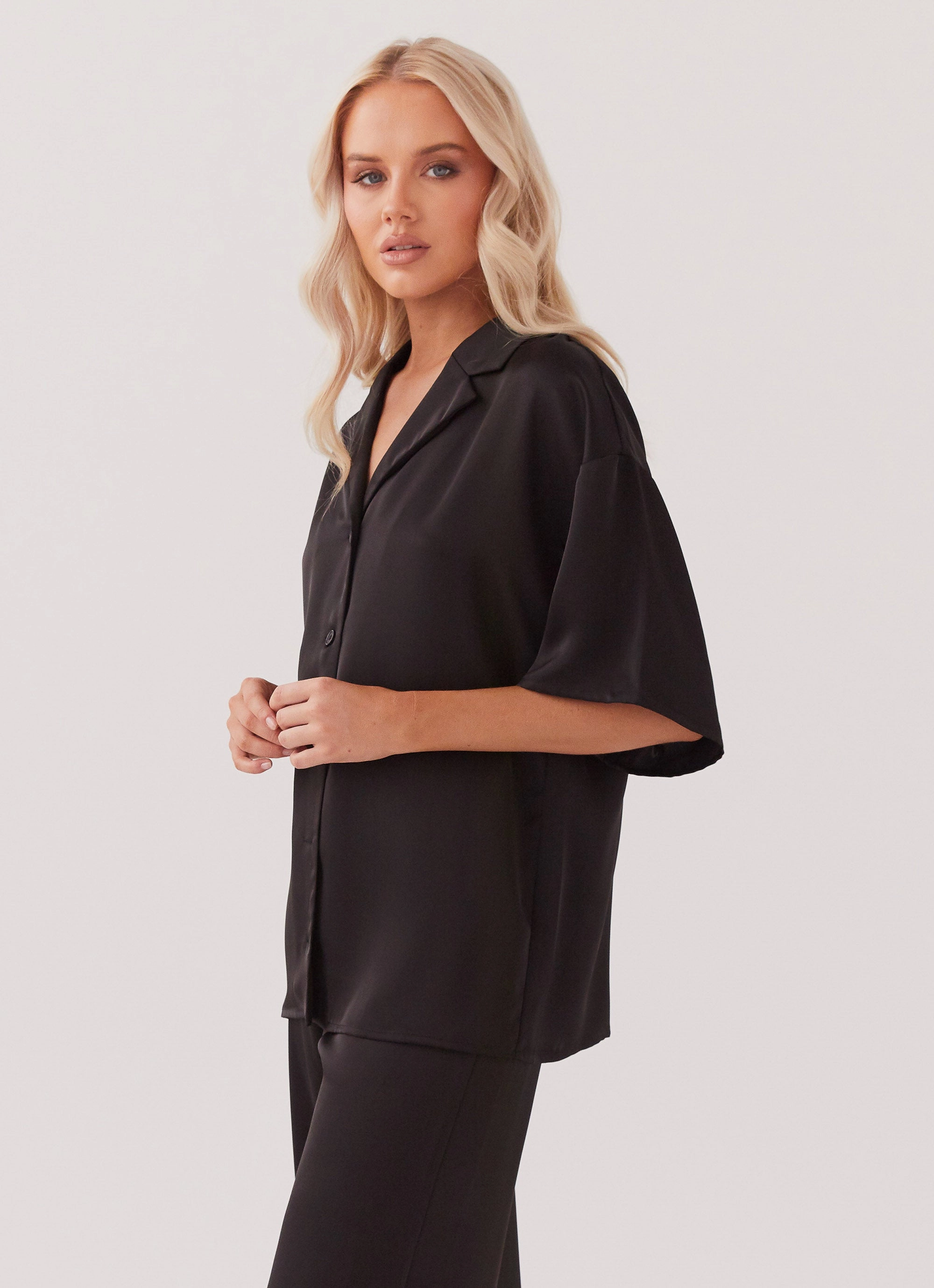 Athletic Tailored Fit OdorResistant Treatment Palm Cove Satin Shirt - Black