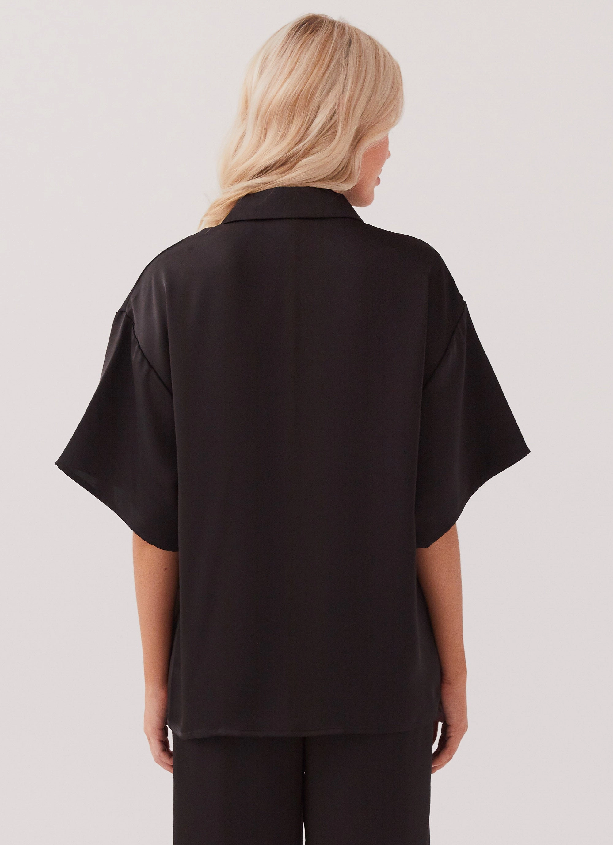 Laser Cut Vents Casual Fit Silhouette Palm Cove Satin Shirt - Black
