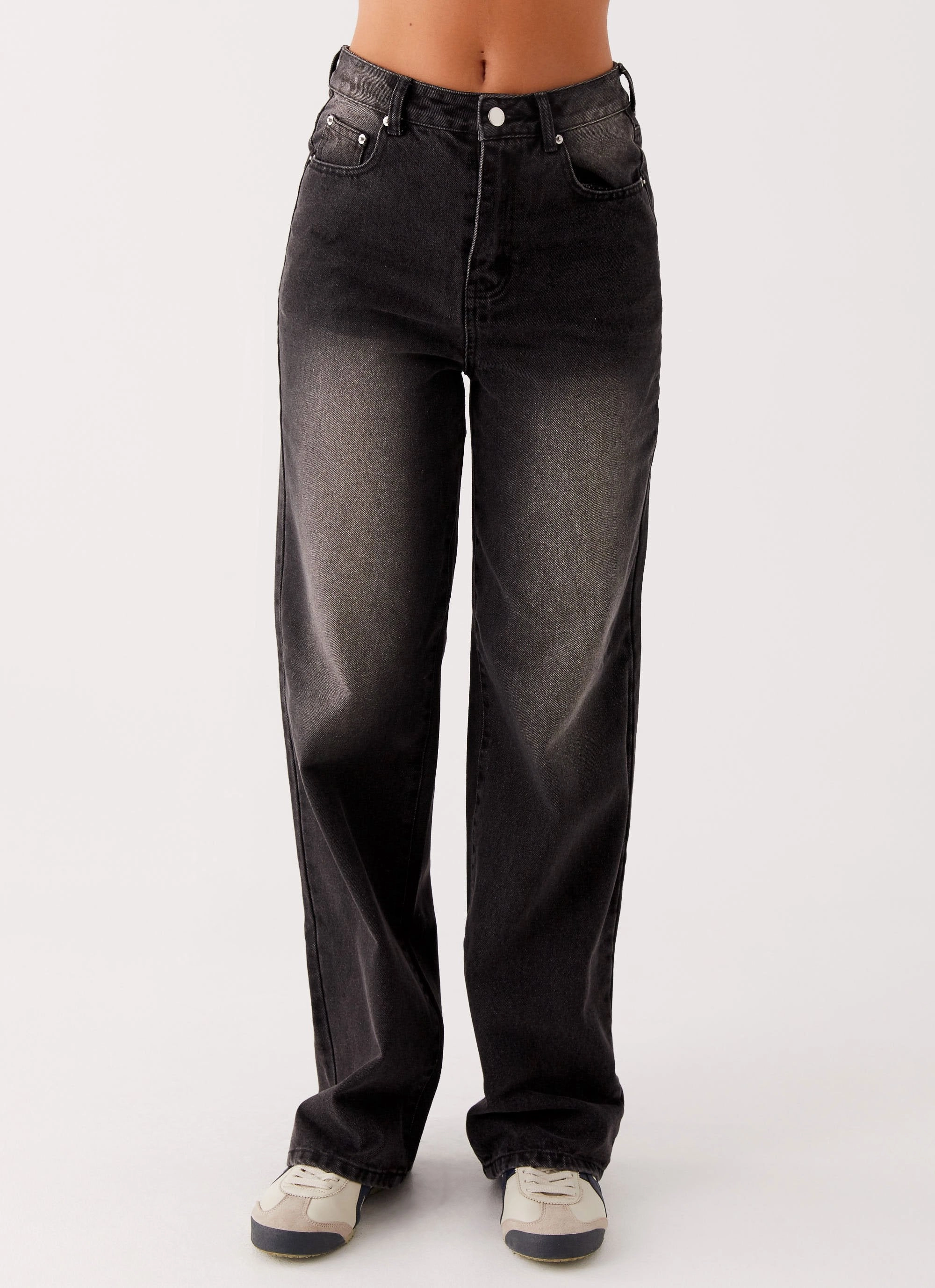 Easy Care Fabric Finish Ergonomic Cut Back Again Straight Leg Denim Jeans - Charcoal Wash