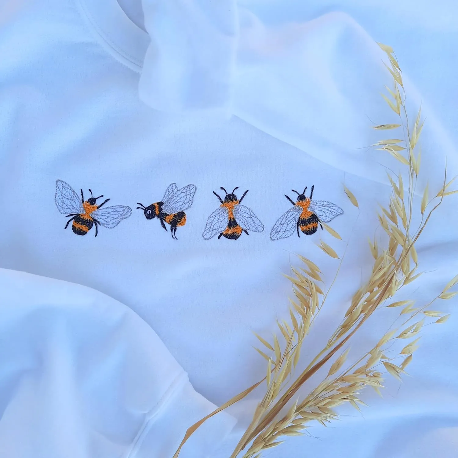 Bees Embroidered Sweatshirt Gift, Embroidered Bees Sweater, Bee Lover Sweatshirt, Themed Gifts Bee, Unisex!