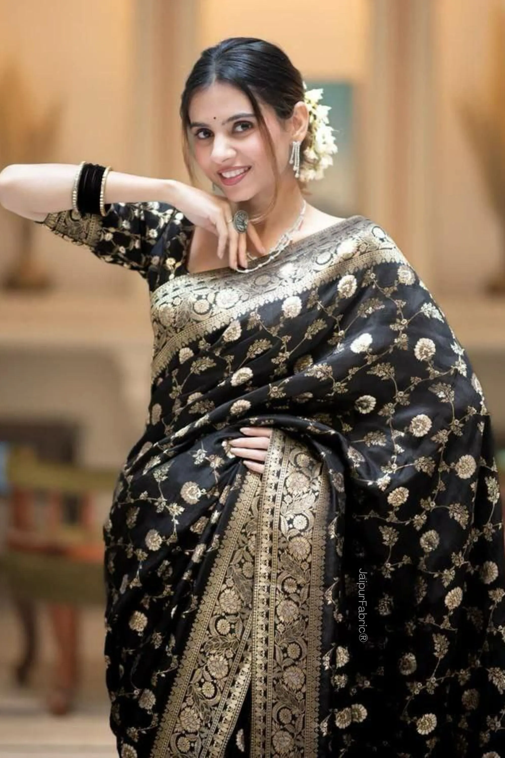 Black Banarasi Silk Saree With Blouse Piece