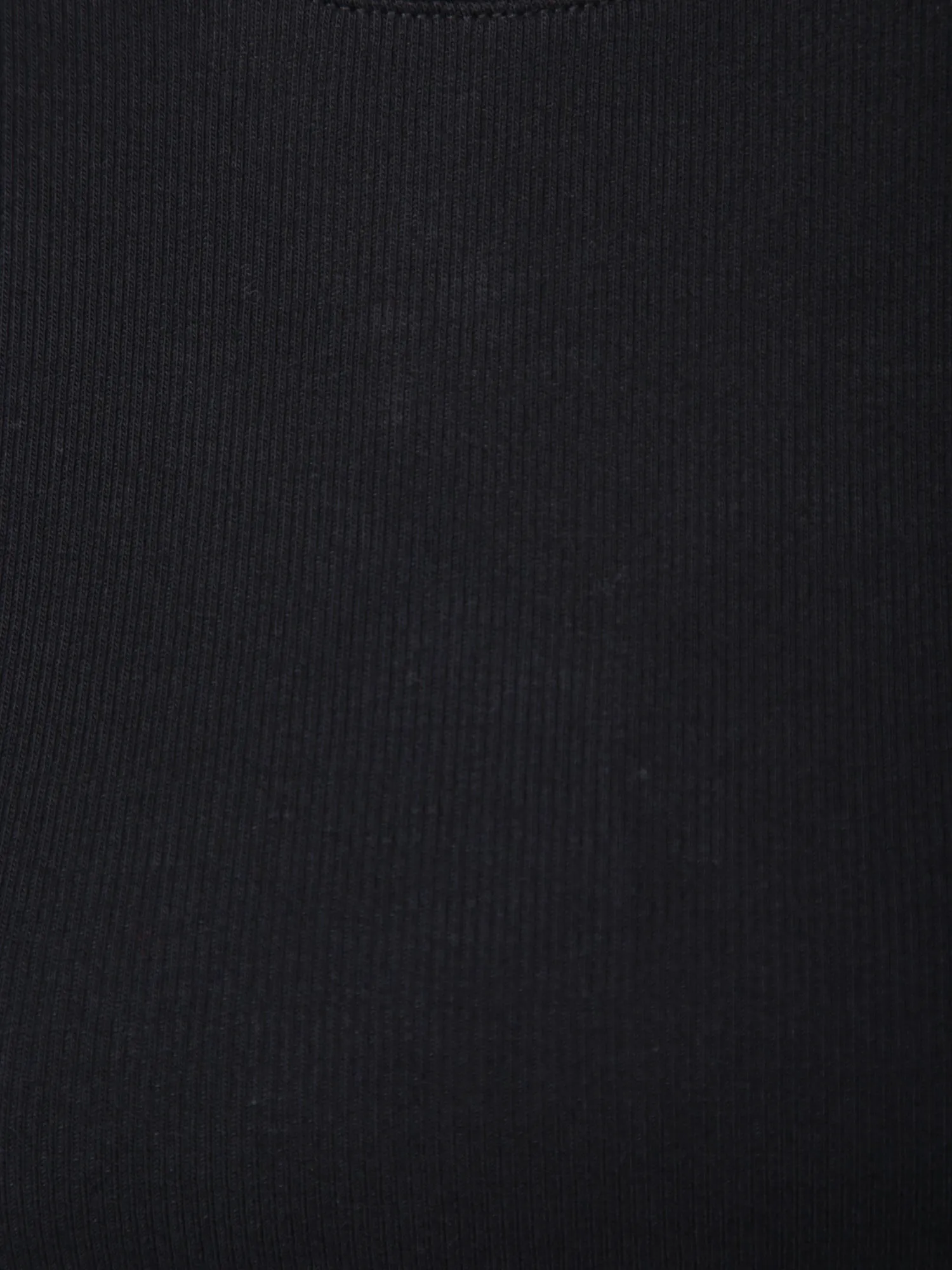Black cropped t-shirt