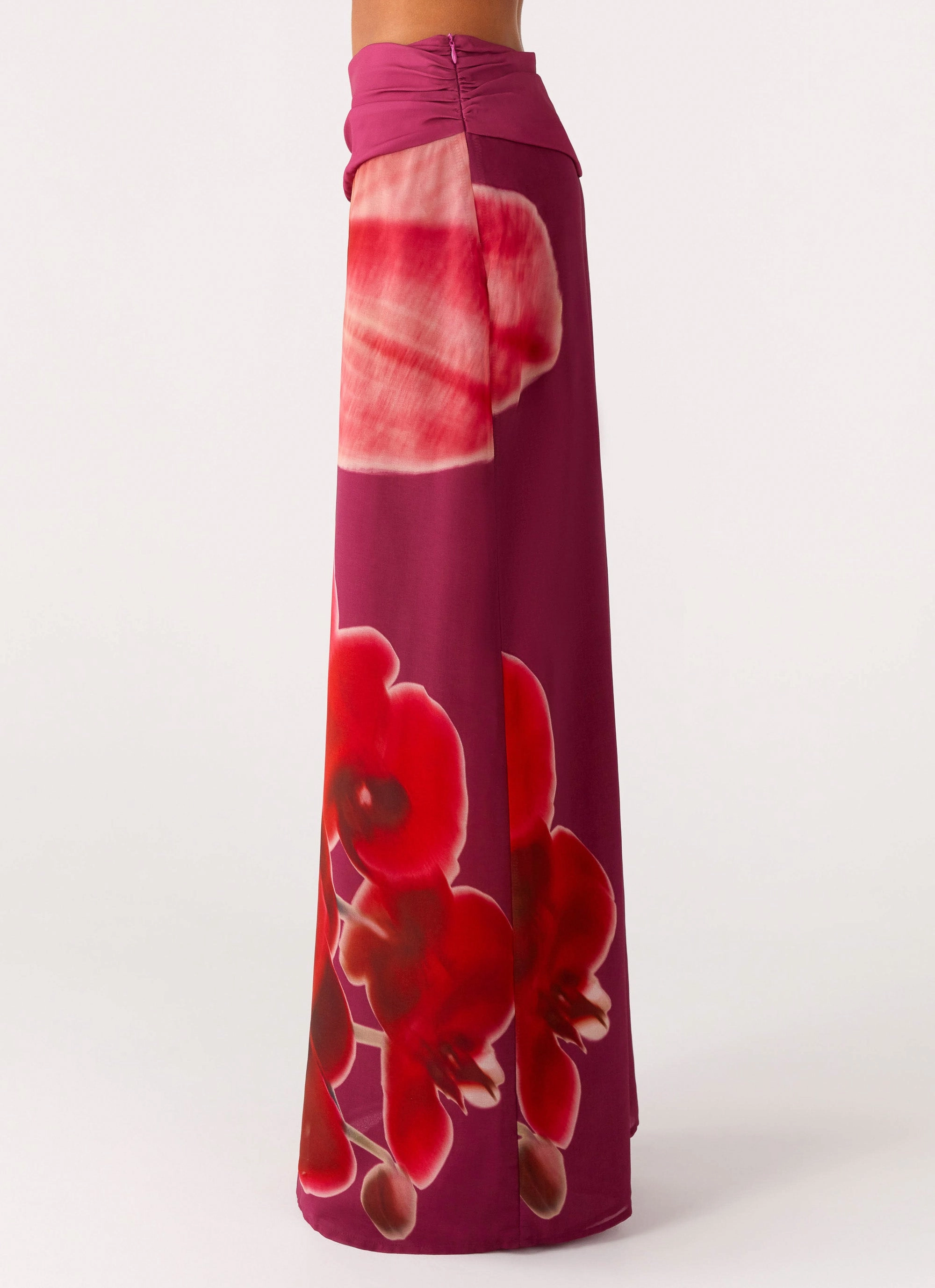 Tailored Cut Style Urban Fit Look Blushing Bloom Maxi Skirt - Violette Bloom