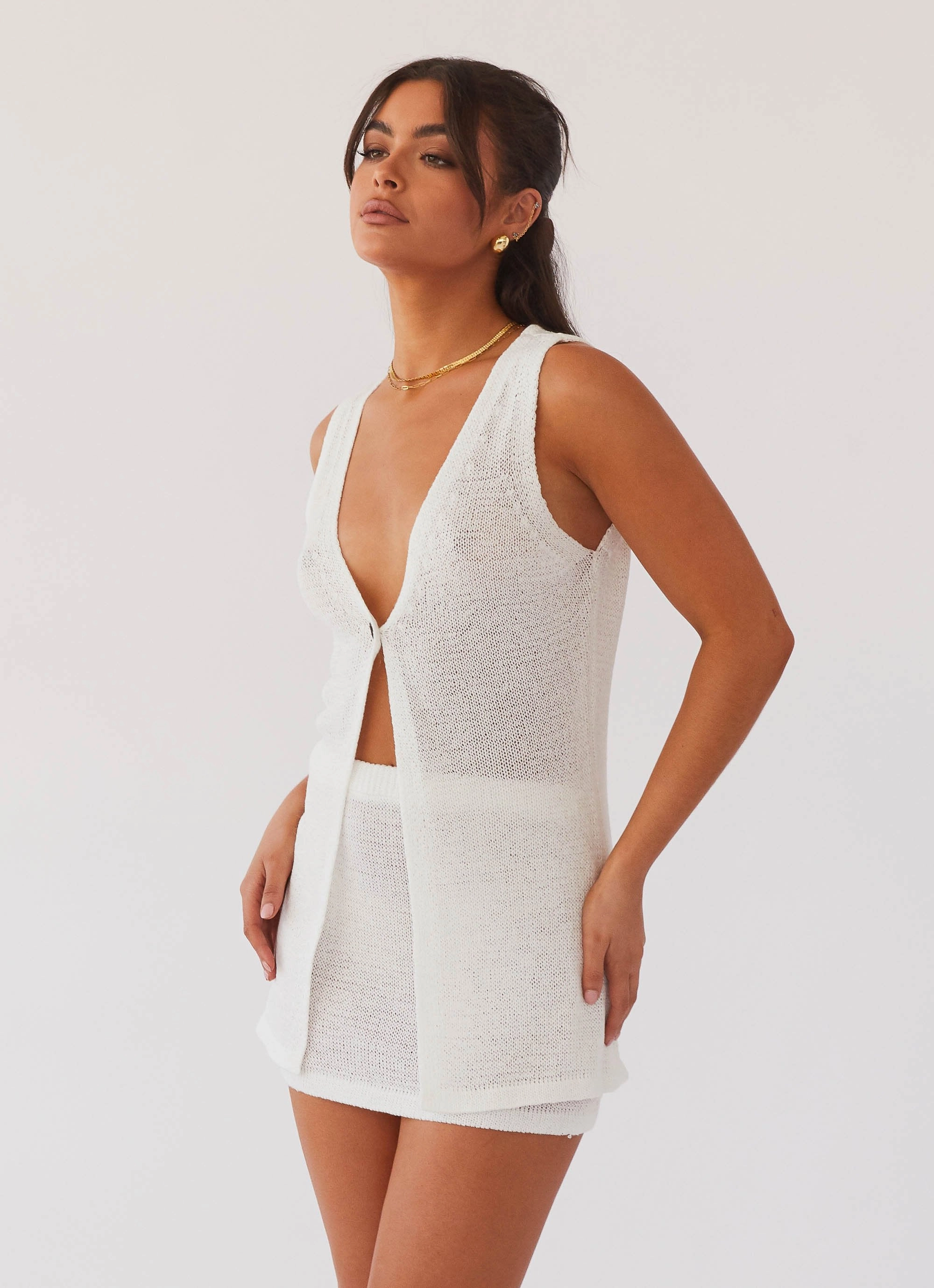 Abrasion Resistant Surface MinimalistSilhouette Capri Glow Knit Top - White