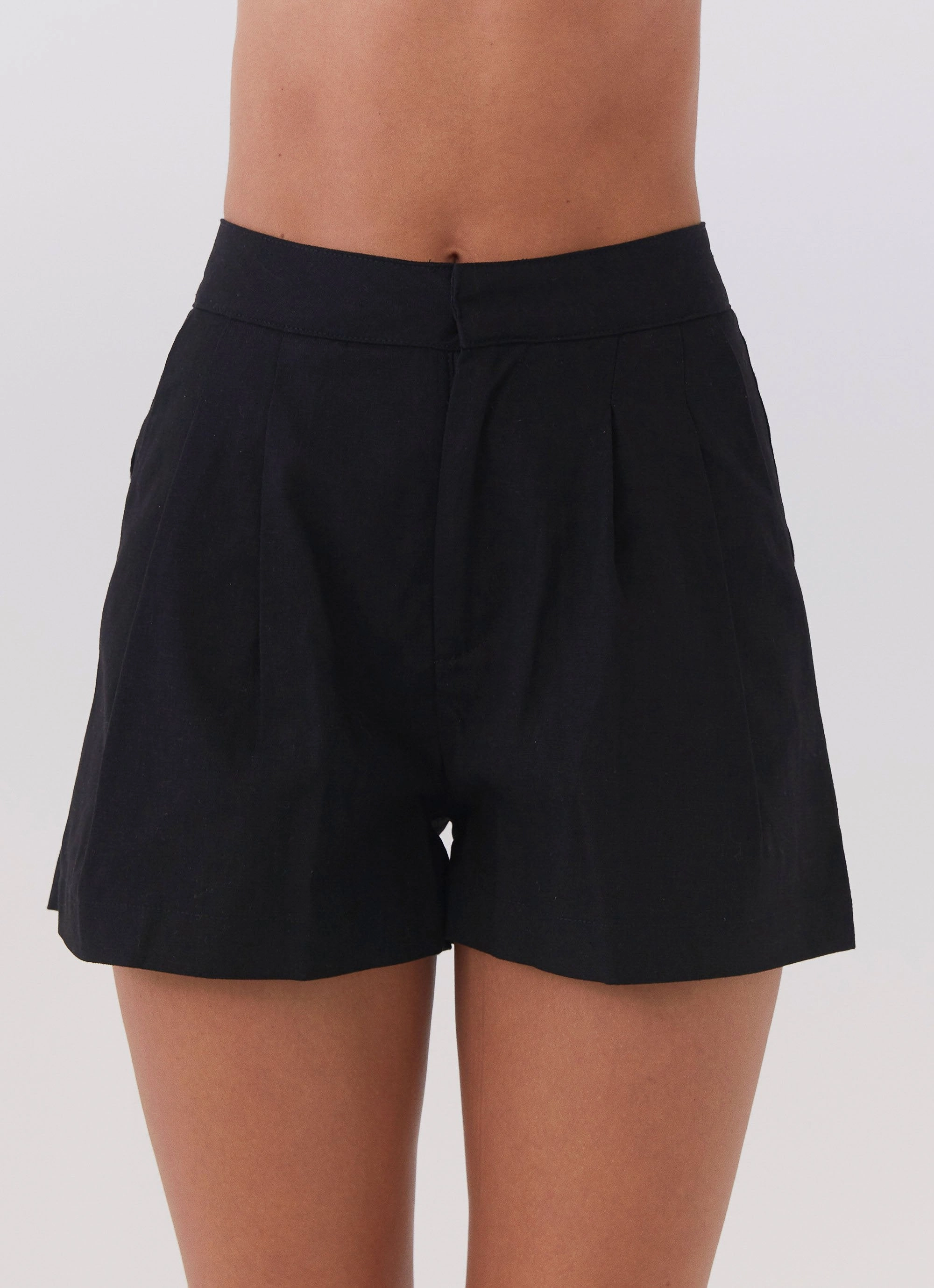 HeatRegulatingLining Born For Bordeaux Linen Shorts - Black