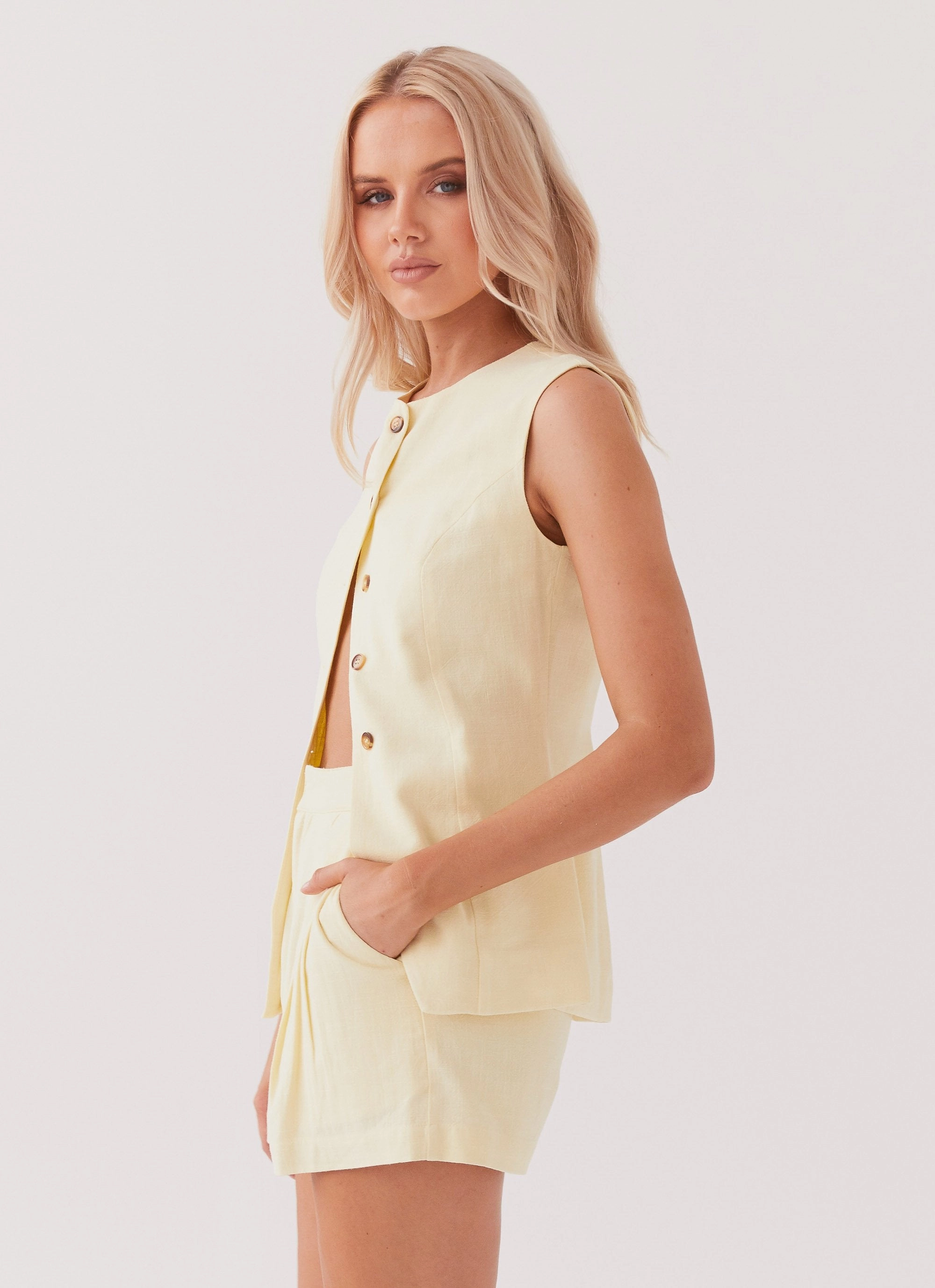 Flexible Design Born For Bordeaux Linen Shorts - Lemon