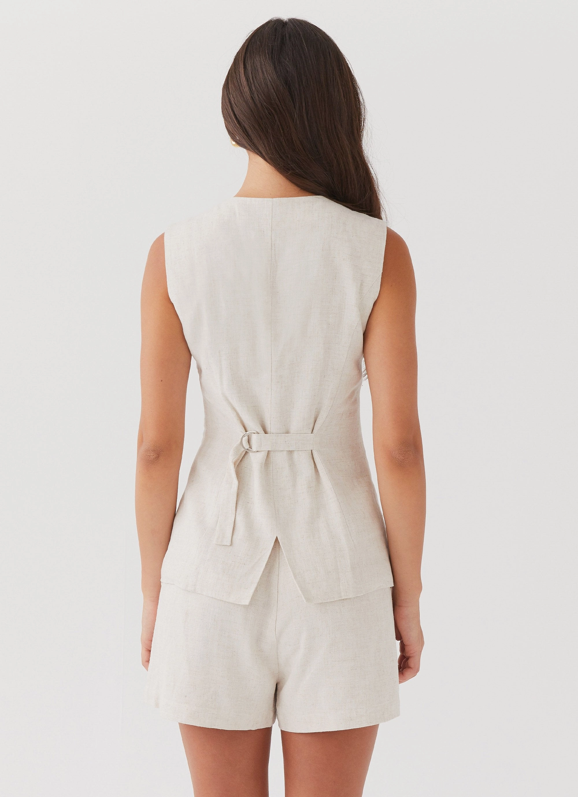 Tailored Placket ButtonlessClosure Born For Bordeaux Linen Vest - Oatmeal