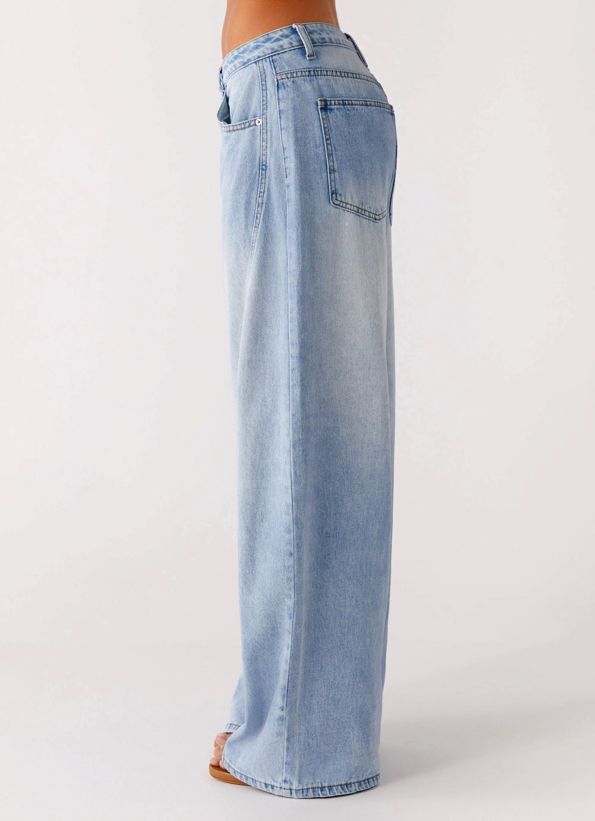 All Season Fit Flat Lock Stitching Timeless Wide Leg Jeans - Bleached Blue