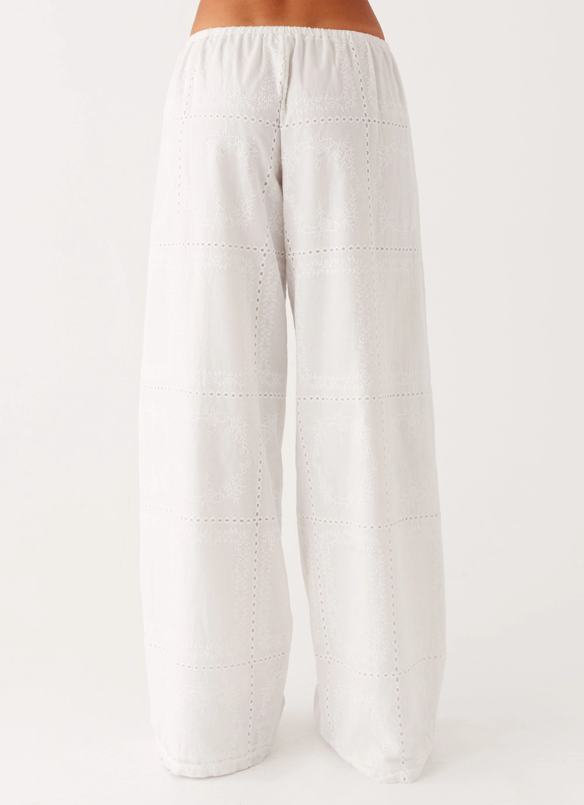 Bille Low Rise Pants - White Flexible Comfort Layered Wear