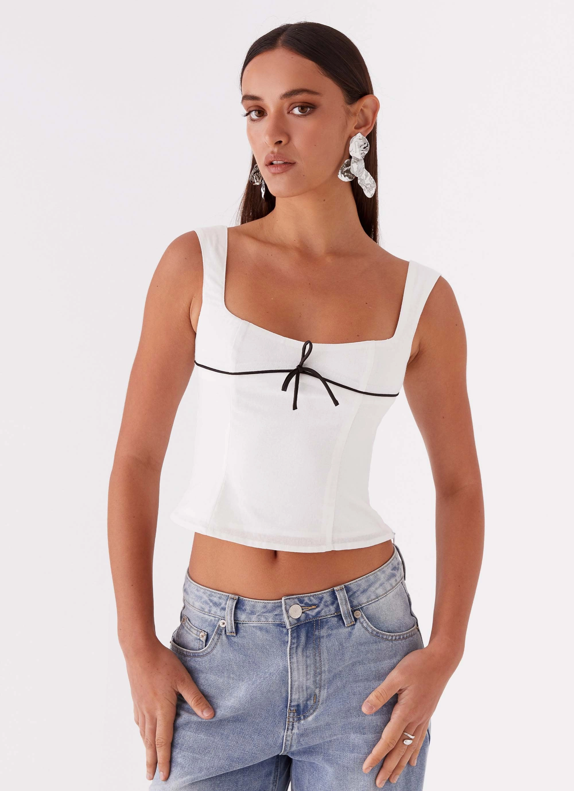 Curved Hem Non Irritating Label Cadence Top - White