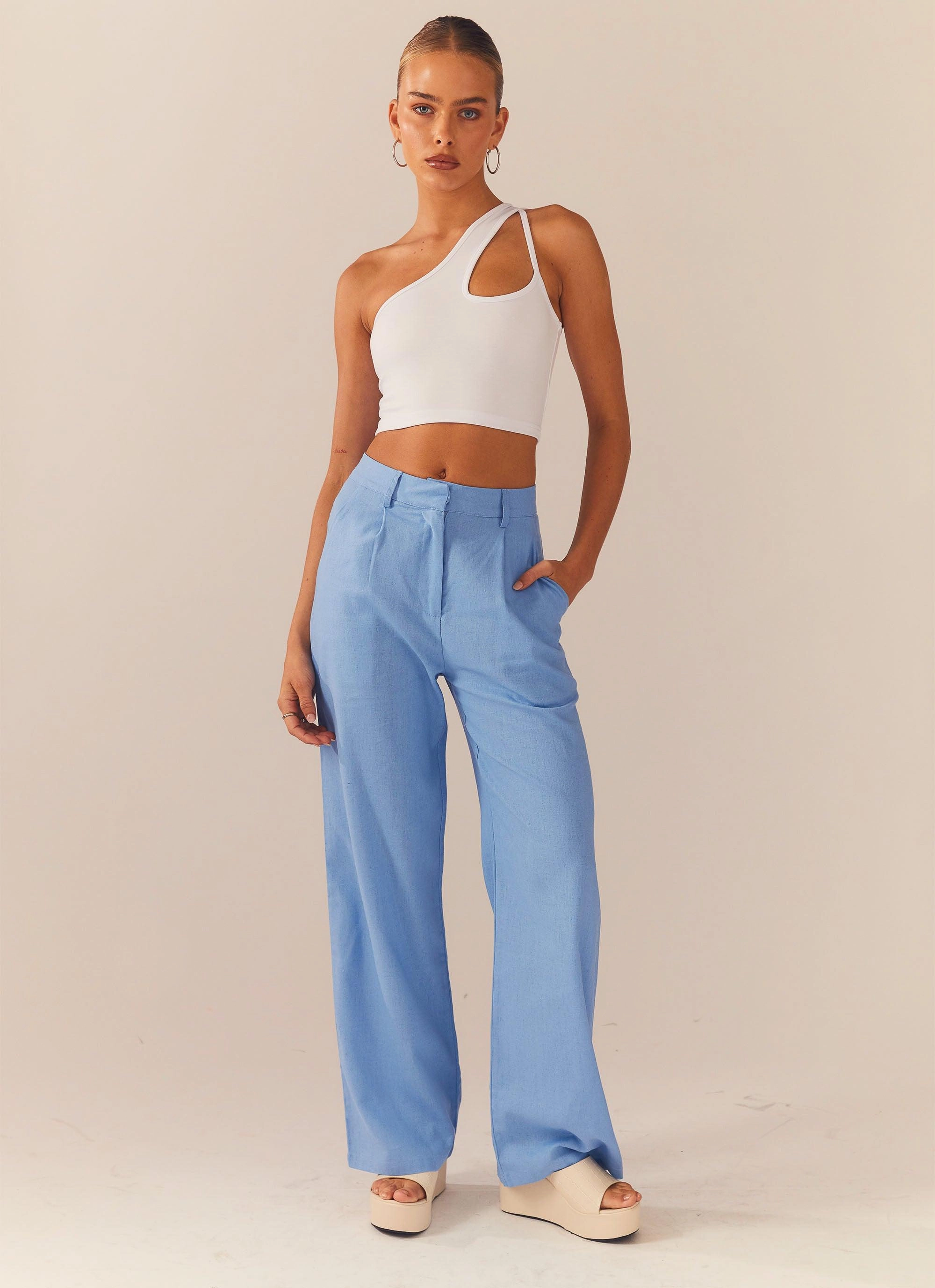 Odor Resistant Finish Low Profile Zipper Cedar Crop Top - White