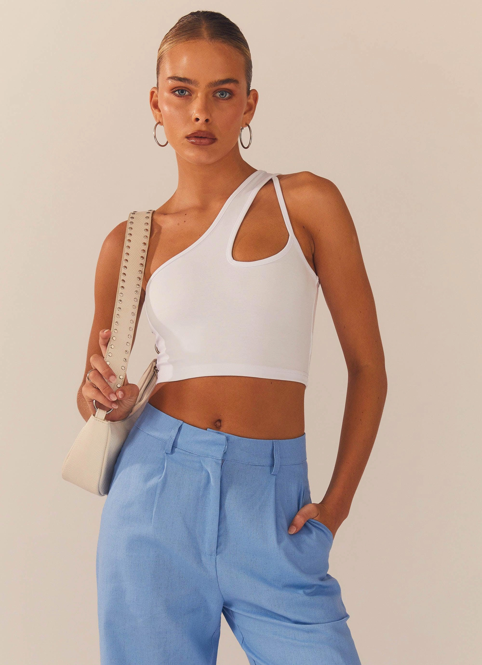 Lightweight Design Cedar Crop Top - White