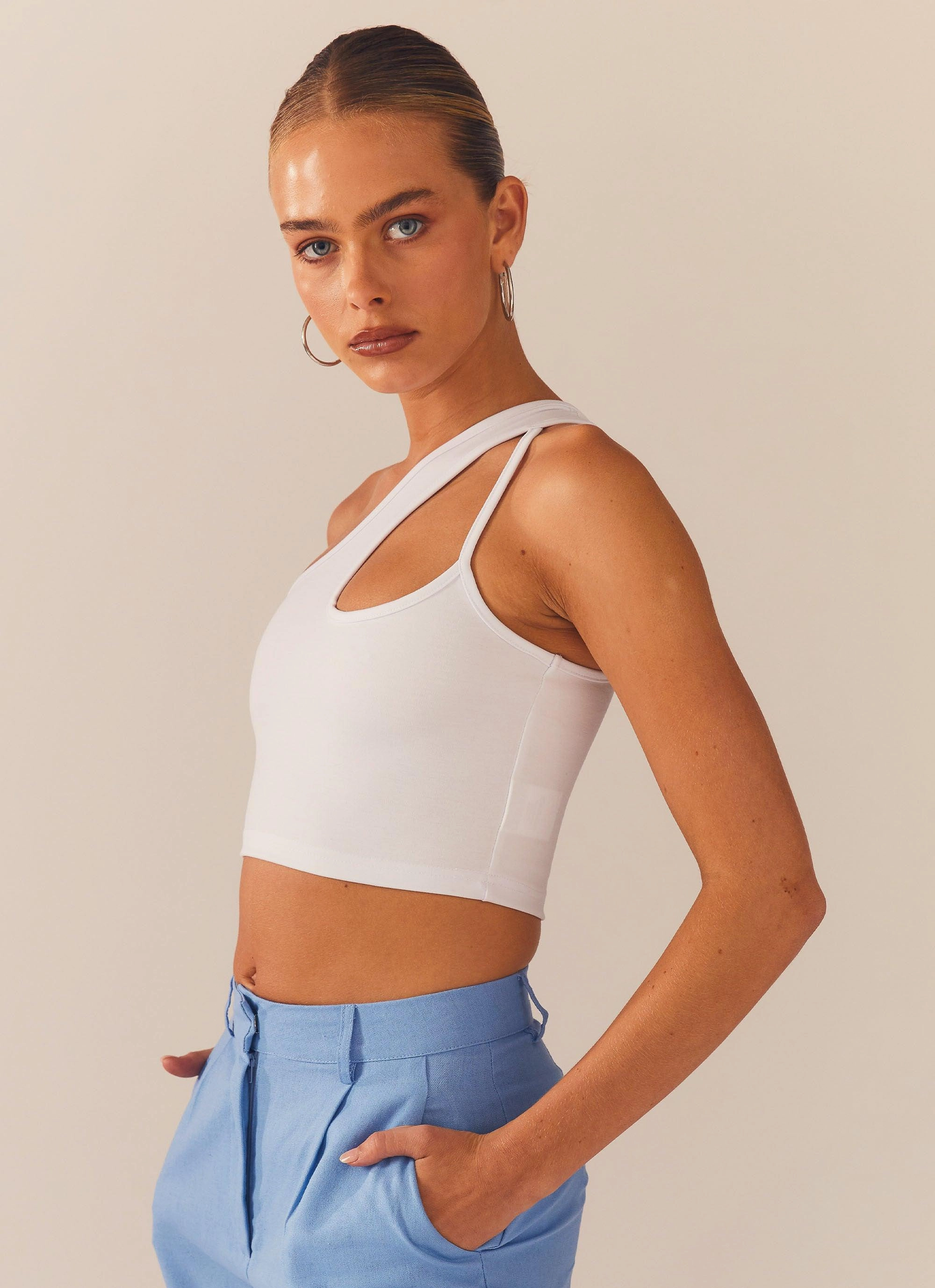 Odor Neutralizing Technology AntiSnag Fabric Cedar Crop Top - White