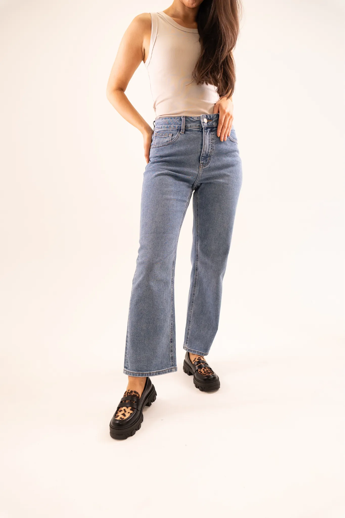 Cindy Straight Leg Jeans In Mid Wash