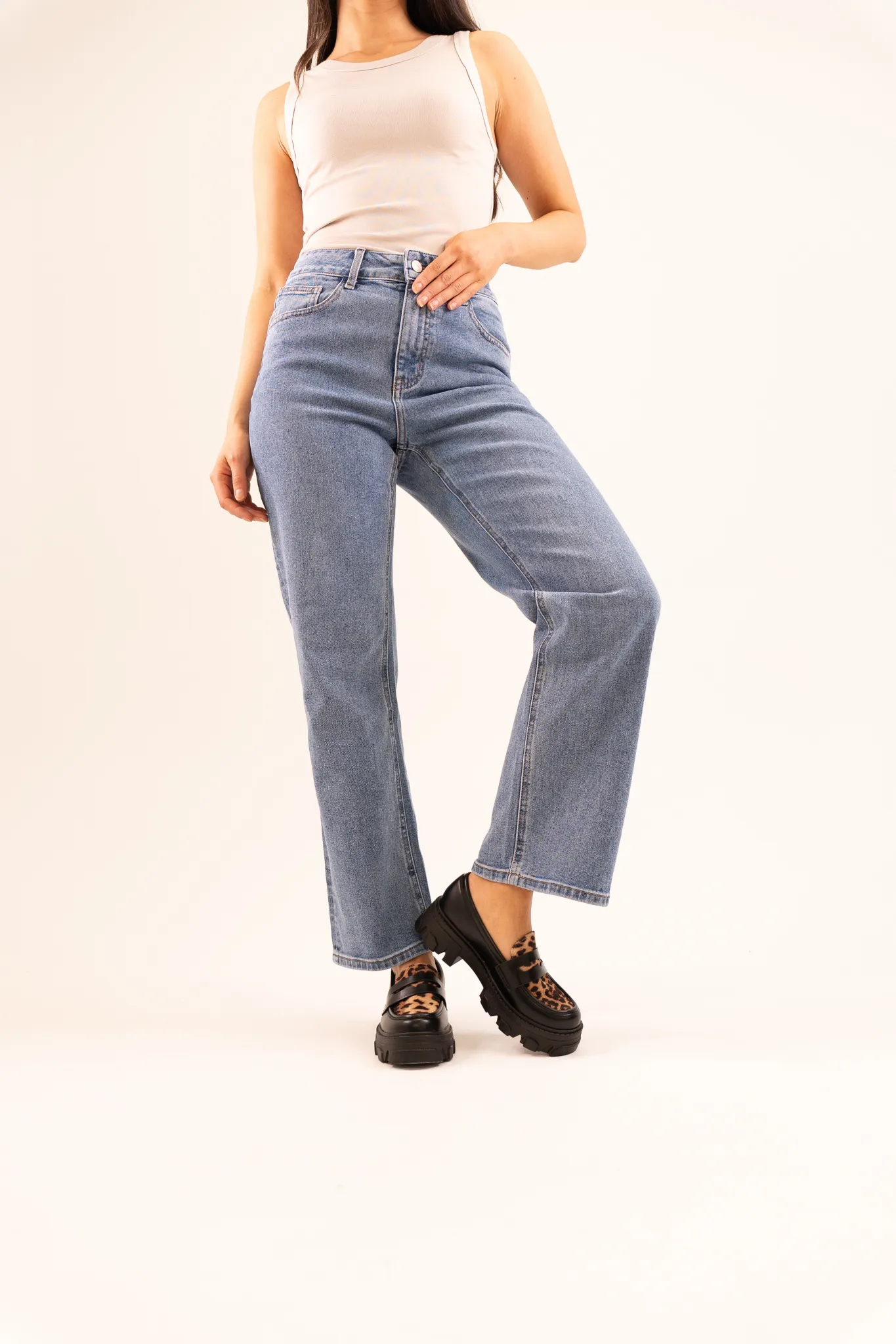 Cindy Straight Leg Jeans In Mid Wash