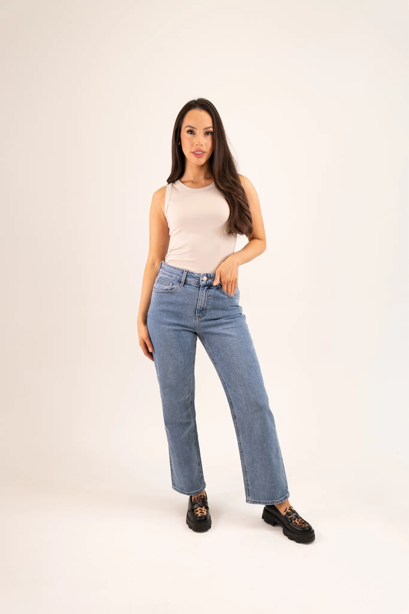 Cindy Straight Leg Jeans In Mid Wash