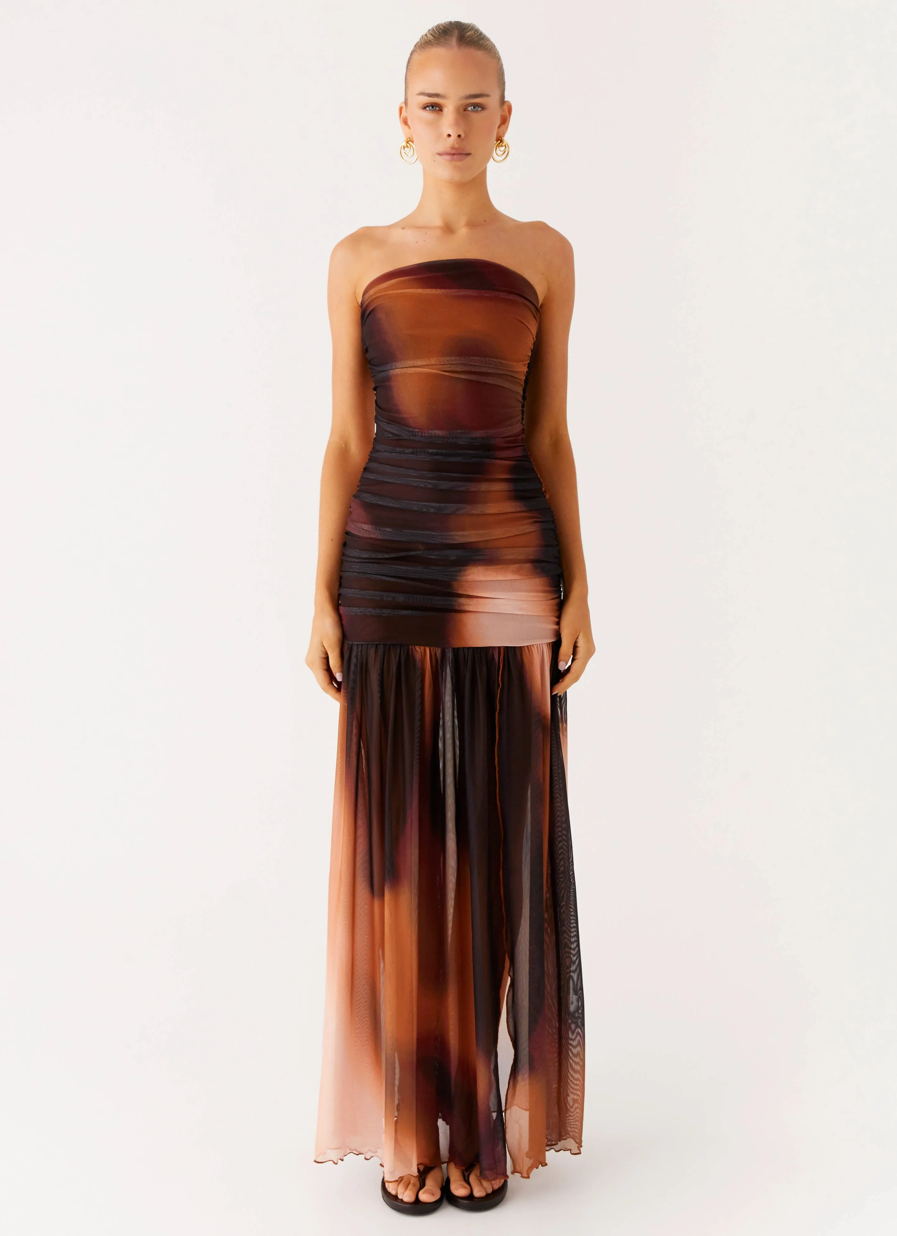 Flattering Layers Resort Outfit Savaya Maxi Dress - Black Gradient