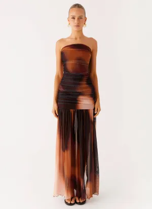 Flattering Layers Resort Outfit Savaya Maxi Dress - Black Gradient
