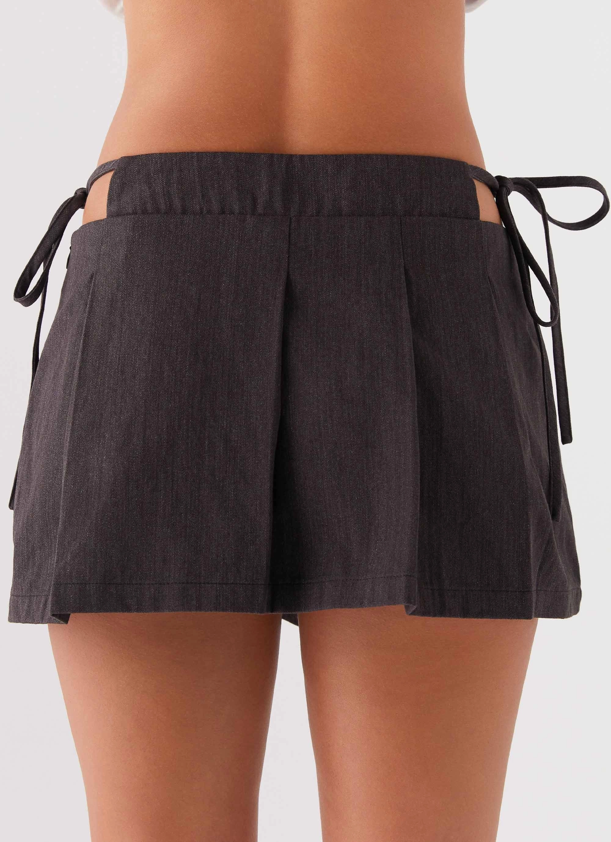 Modern Cut Alexie Pleated Mini Skirt - Black