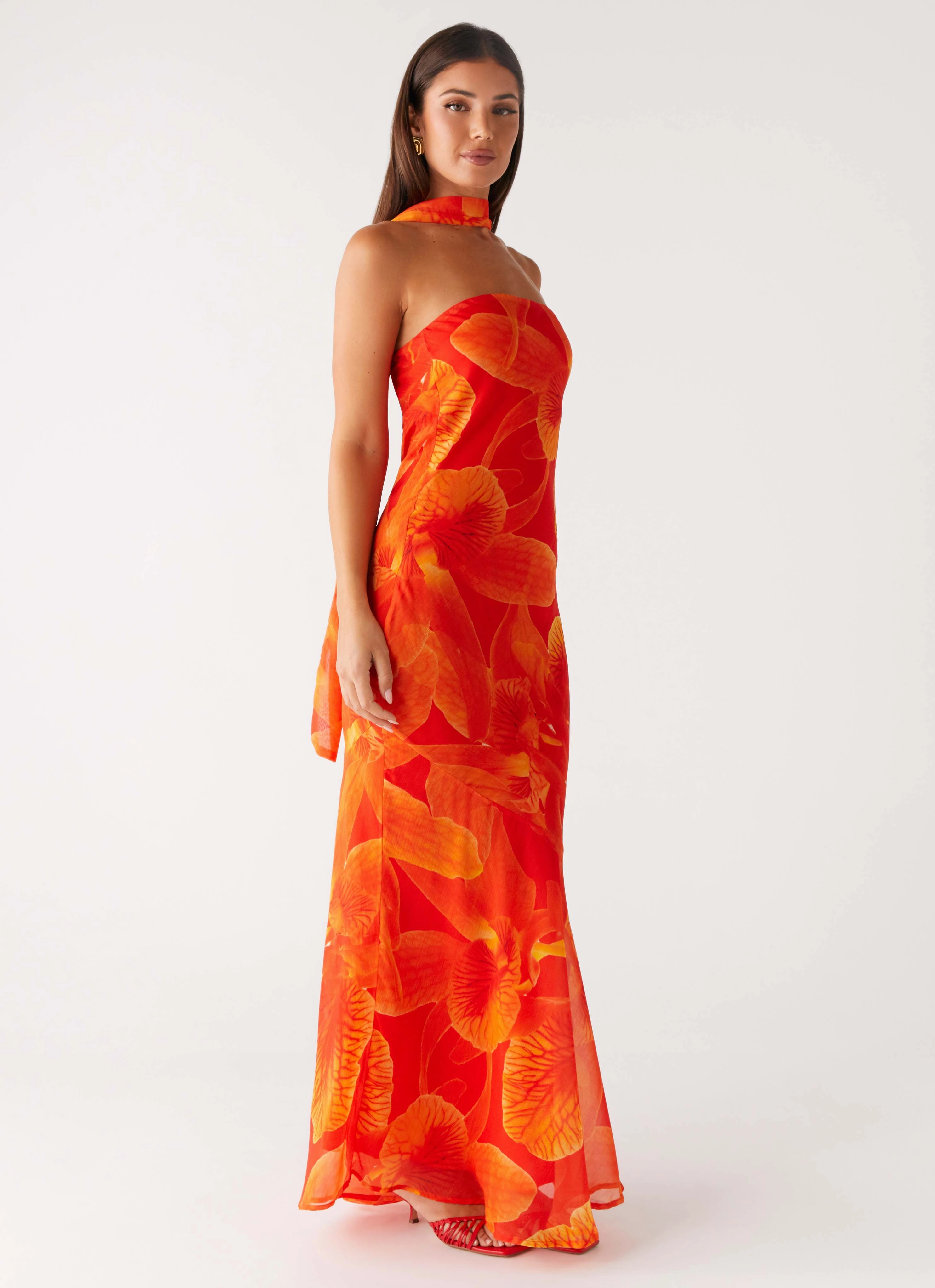 Quick Outfit Under The Pagoda Maxi Dress - Orange Floral