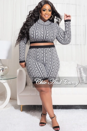 Final Sale Plus Size Knit Mock Neck Front Zipper Long Sleeve Crop Top and Short Set in White and Black Maze Print Thermal Regulating Fabric