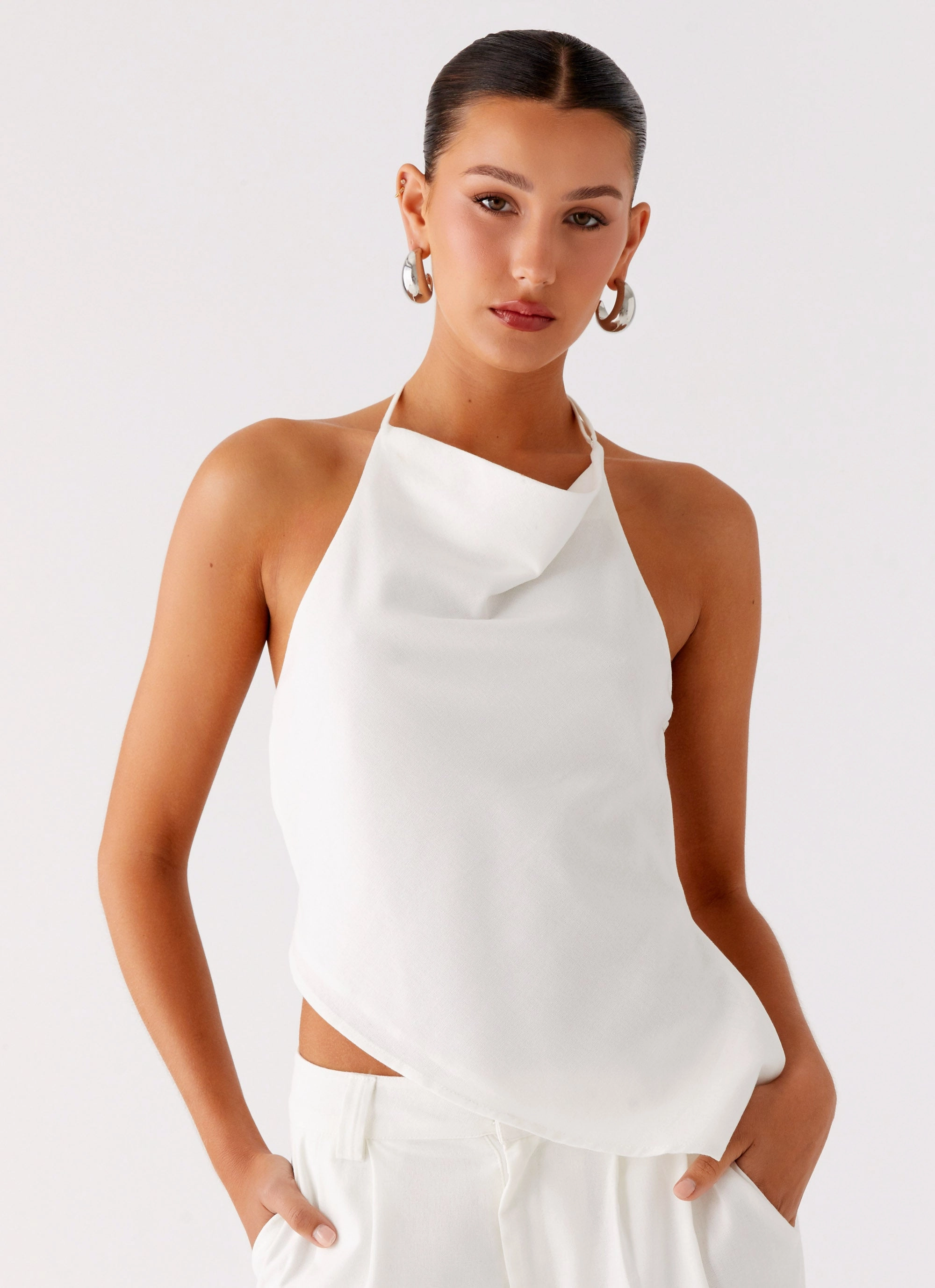Antimicrobial Treatment ButtonDownCollar Delong Backless Linen Top - White