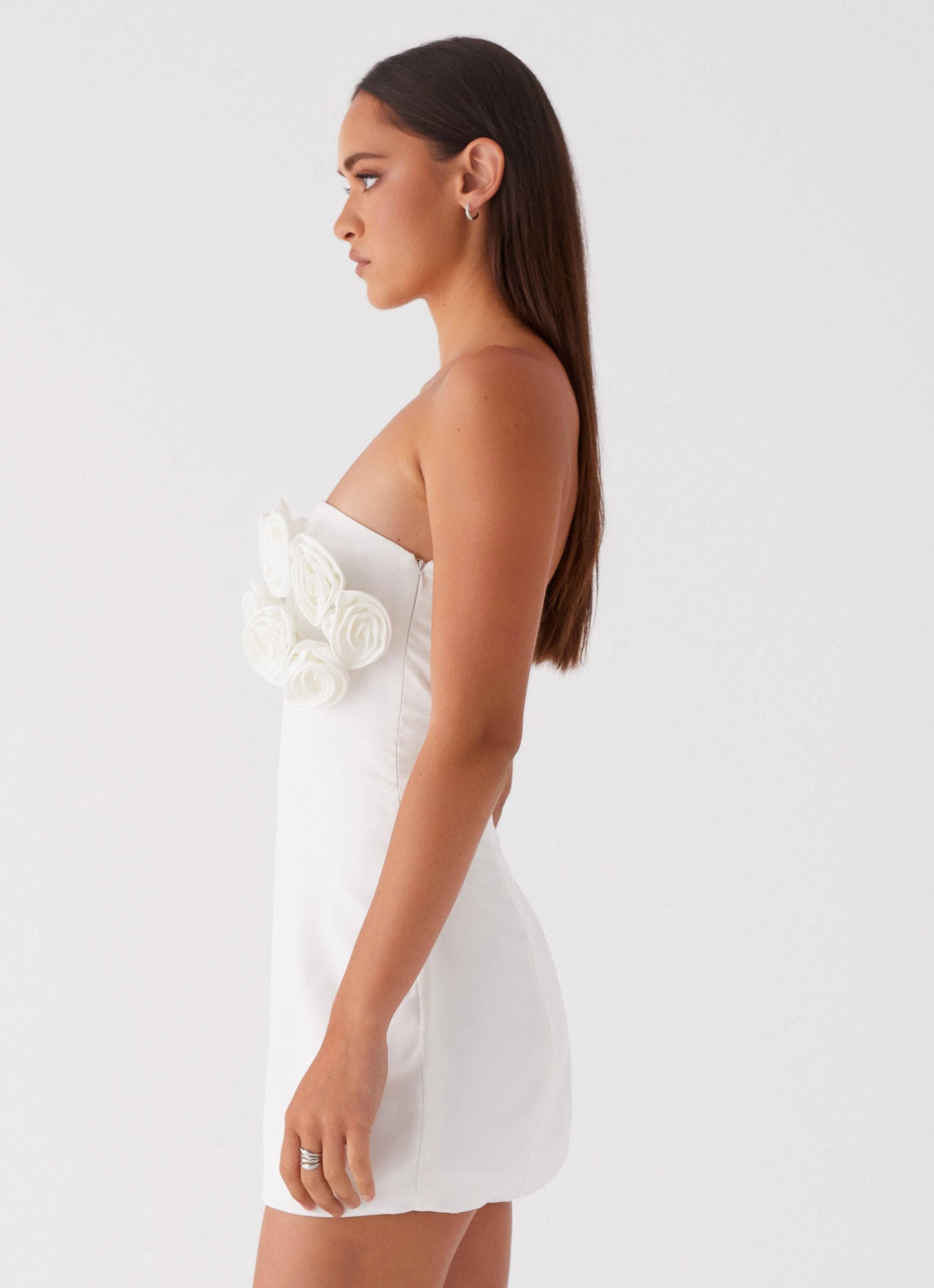 Cool Form Trend Focused Bouquet Dream Mini Dress - White