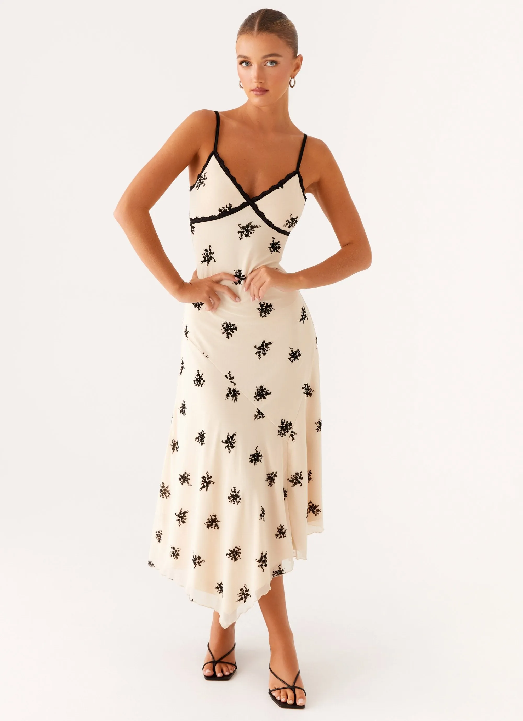 Amelia Midi Dress - Nude Stylish Line Comfortable Silhouette