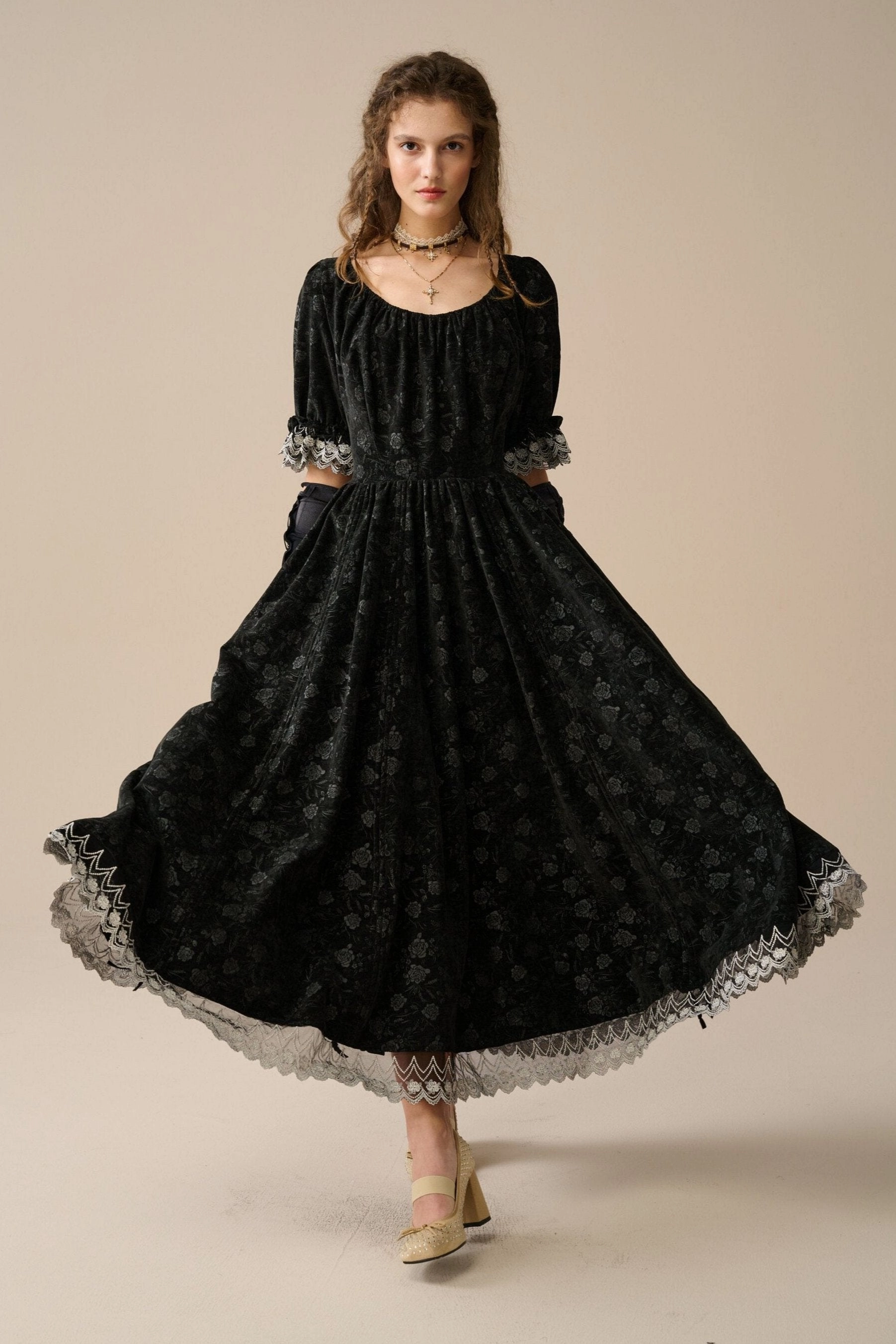 Quick Movement Wear Elowen 27 | Lace velvet dress gown ( 2 way to wear )