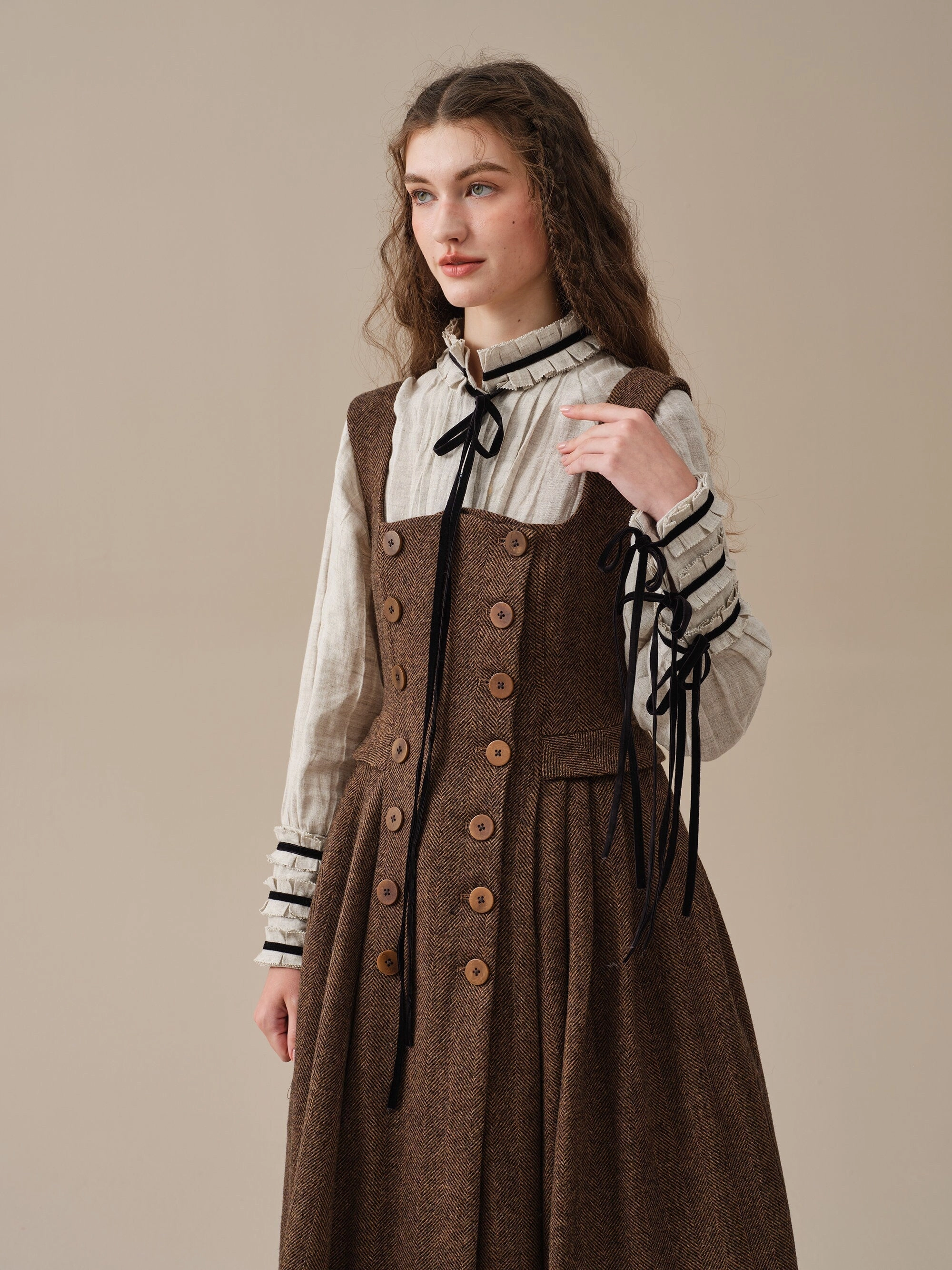 Emma 33 | 100% wool dress Polyester fabric
