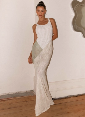 Chic Tone Smooth-Lining Twilight Dreams Maxi Dress - Ivory