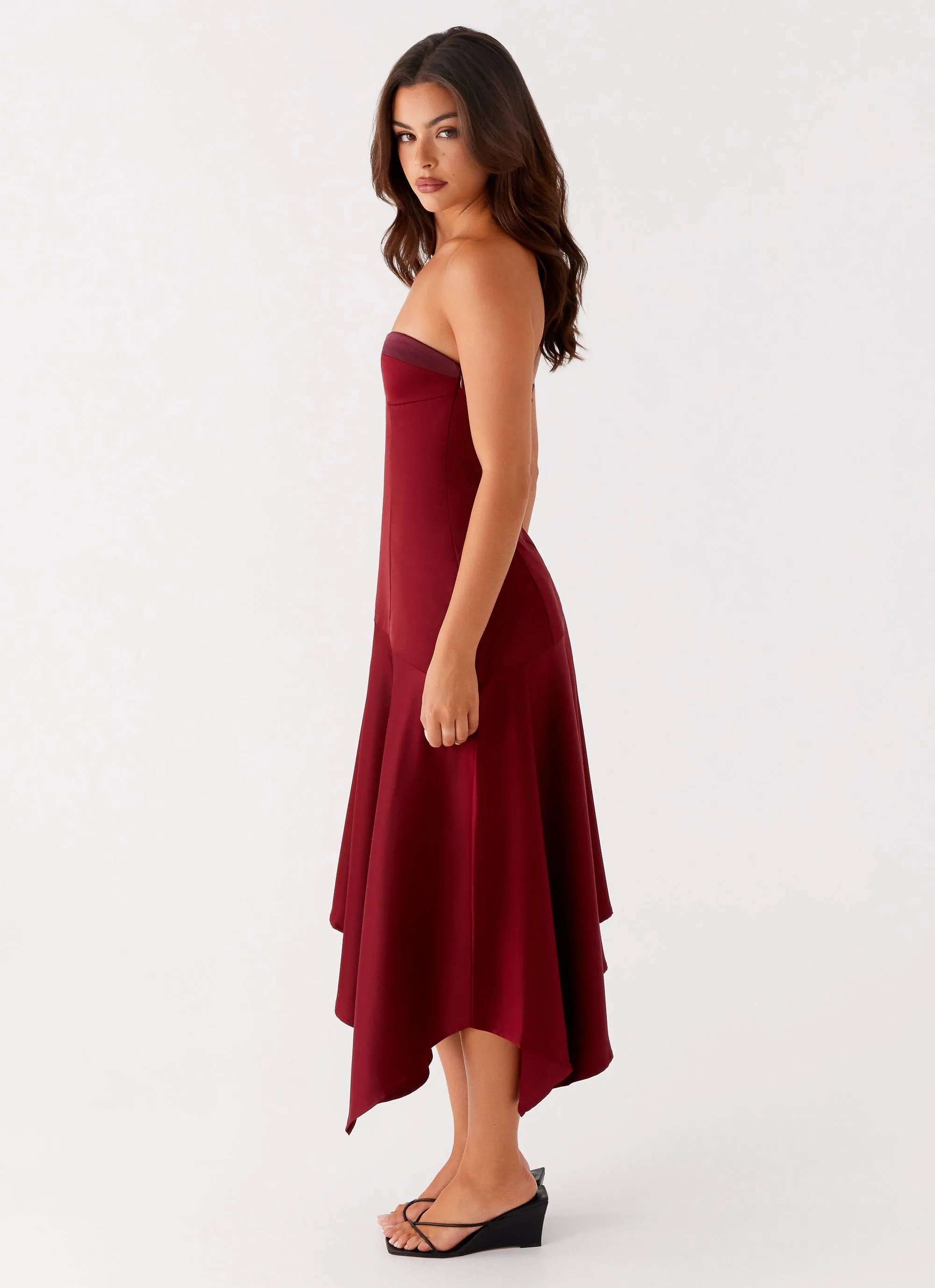 Matisse Midi Dress - Red Free Shape Outdoor Scene