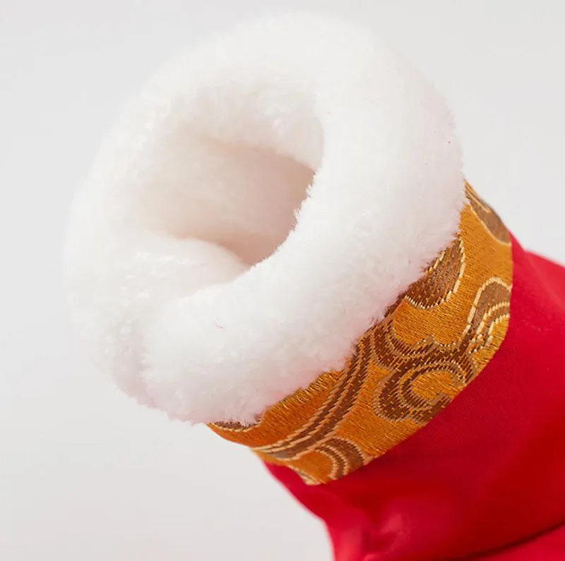 Festive warm clothes for dogs and cats