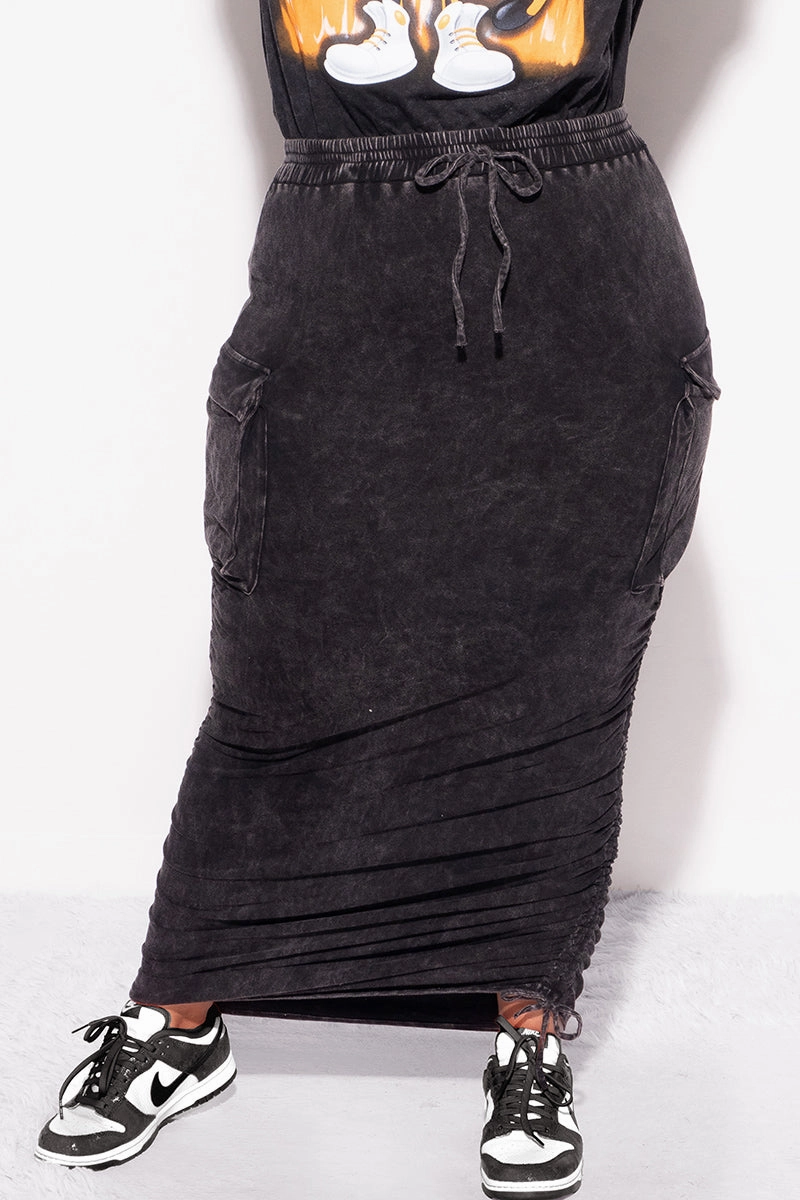 No Fuss Final Sale Plus Size Cargo Ruched Skirt in Black Mineralized Fabric