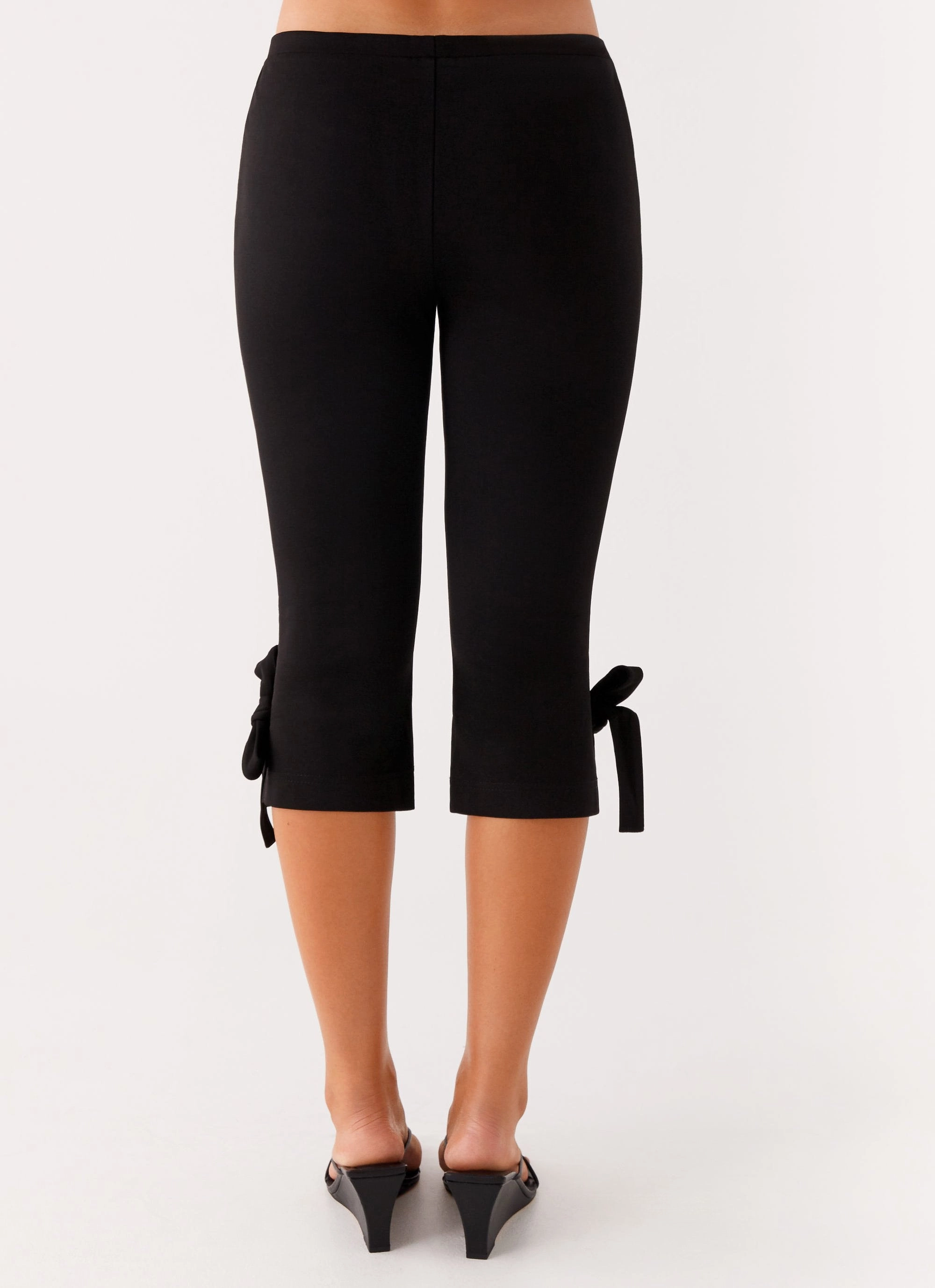 Fashionable Cut Takeover Capri Pants - Black