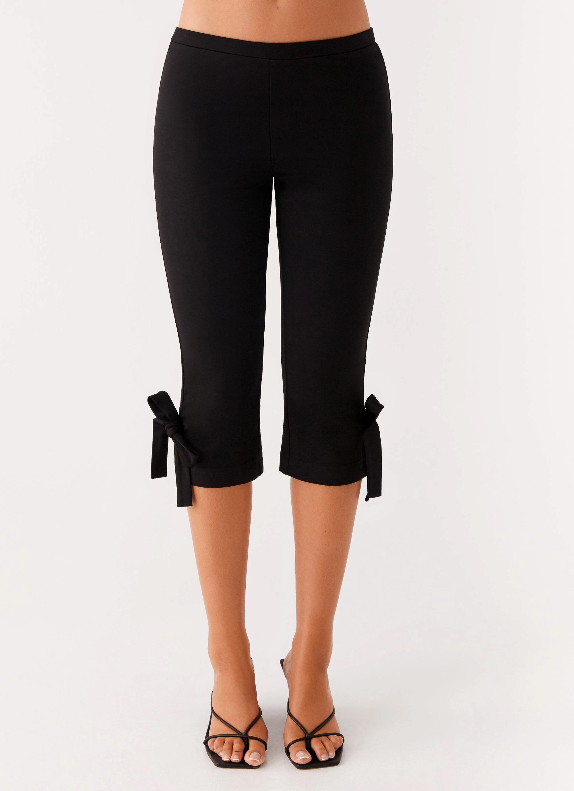 Takeover Capri Pants - Black All Season Versatility Body-Hugging Fit