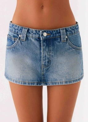 Cozy Feel Breathable Motion Tropics Low Rise Denim Mini Skort - Mid Wash Blue