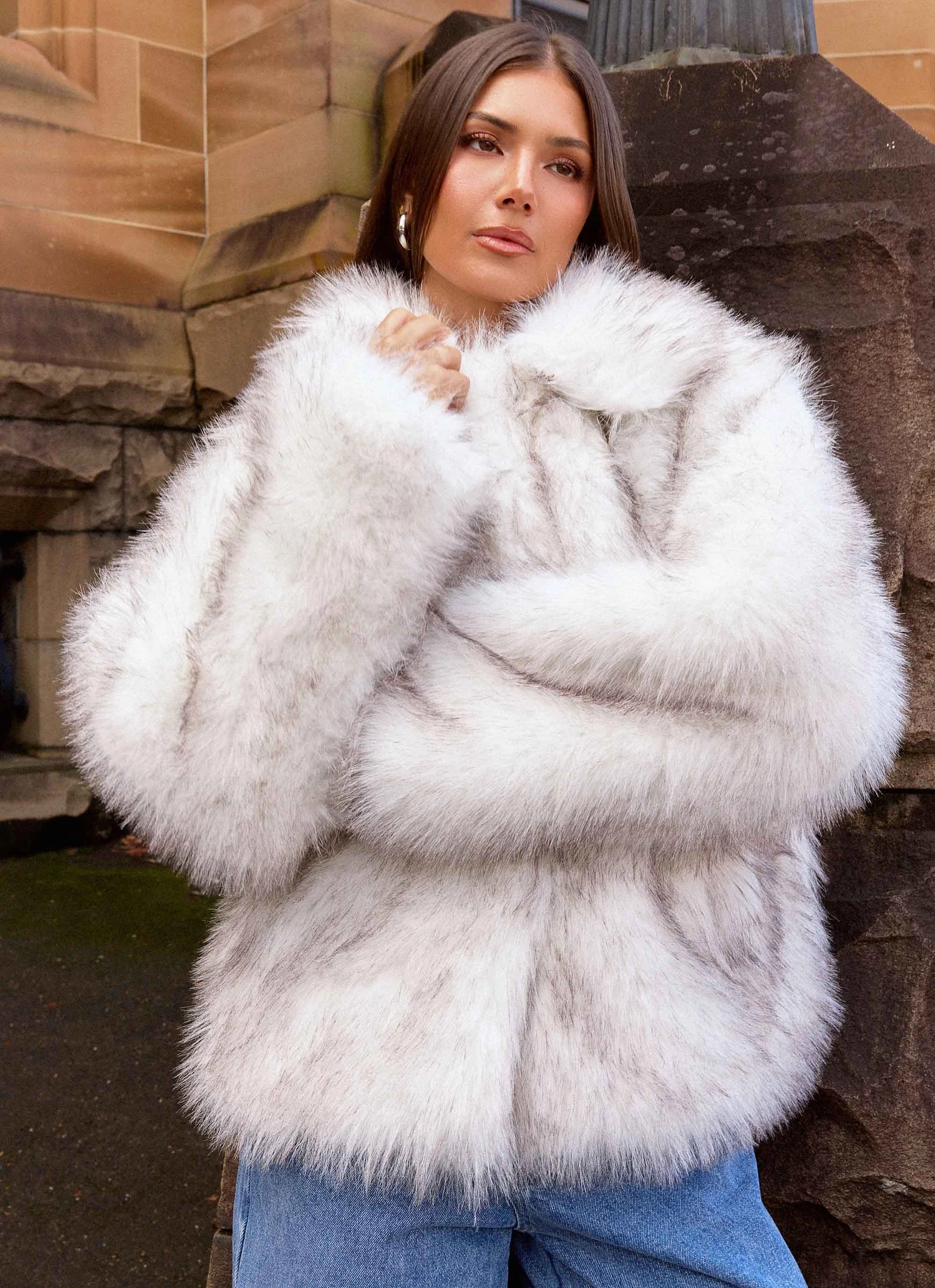 Ergonomic Shoulder Fit Novera Faux Fur Jacket - White Grey