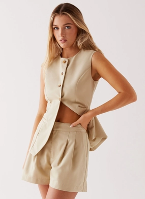 Wrinklefree Body Friendly Siena Style Tailored Shorts - Beige