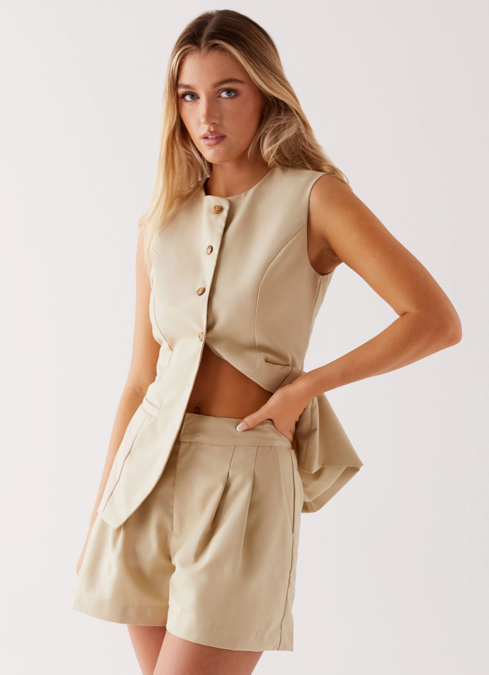Wrinklefree Body Friendly Siena Style Tailored Shorts - Beige