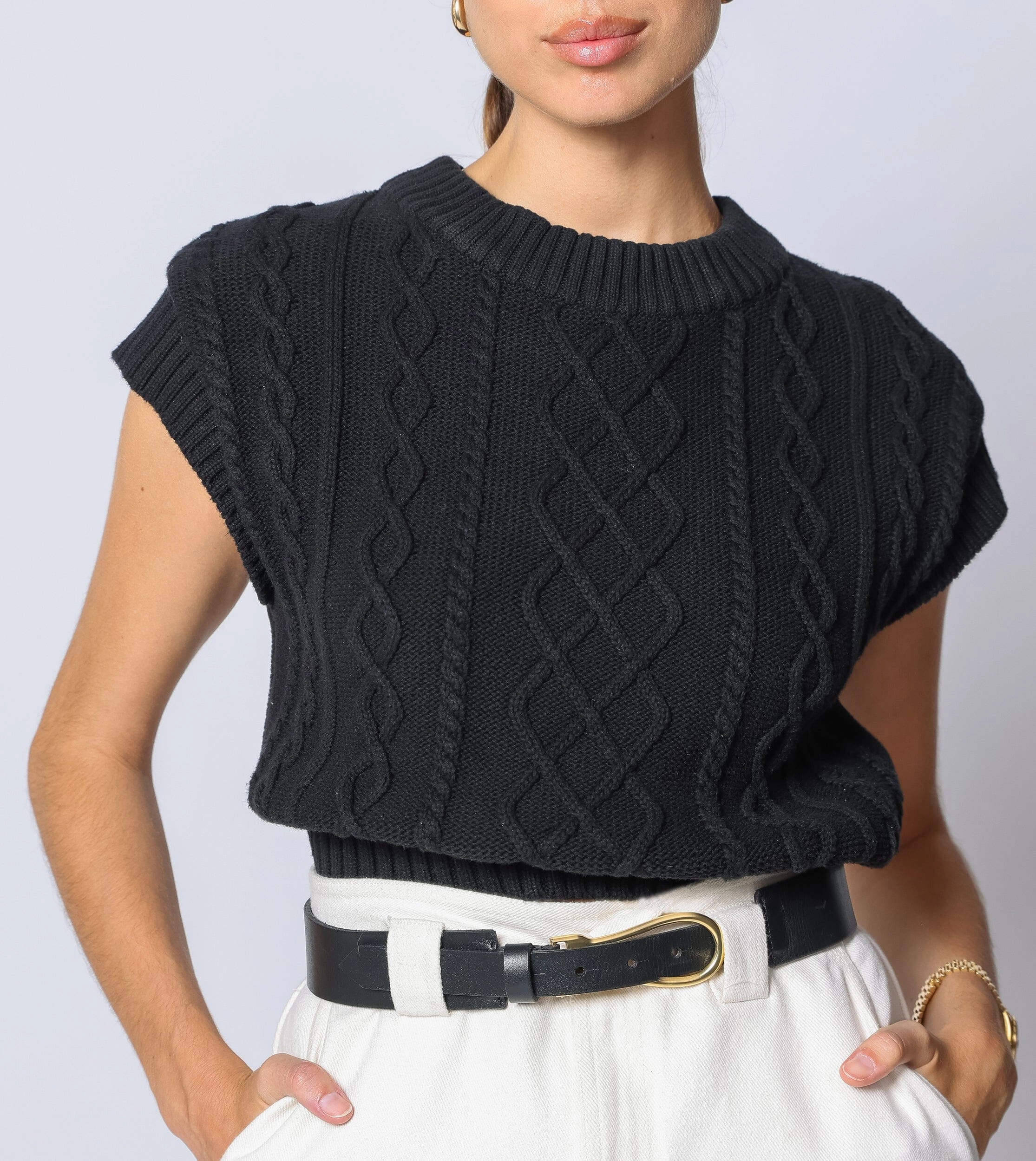 Simple Look Relaxed Wearable Gigi Cropped Sweater Vest | Black