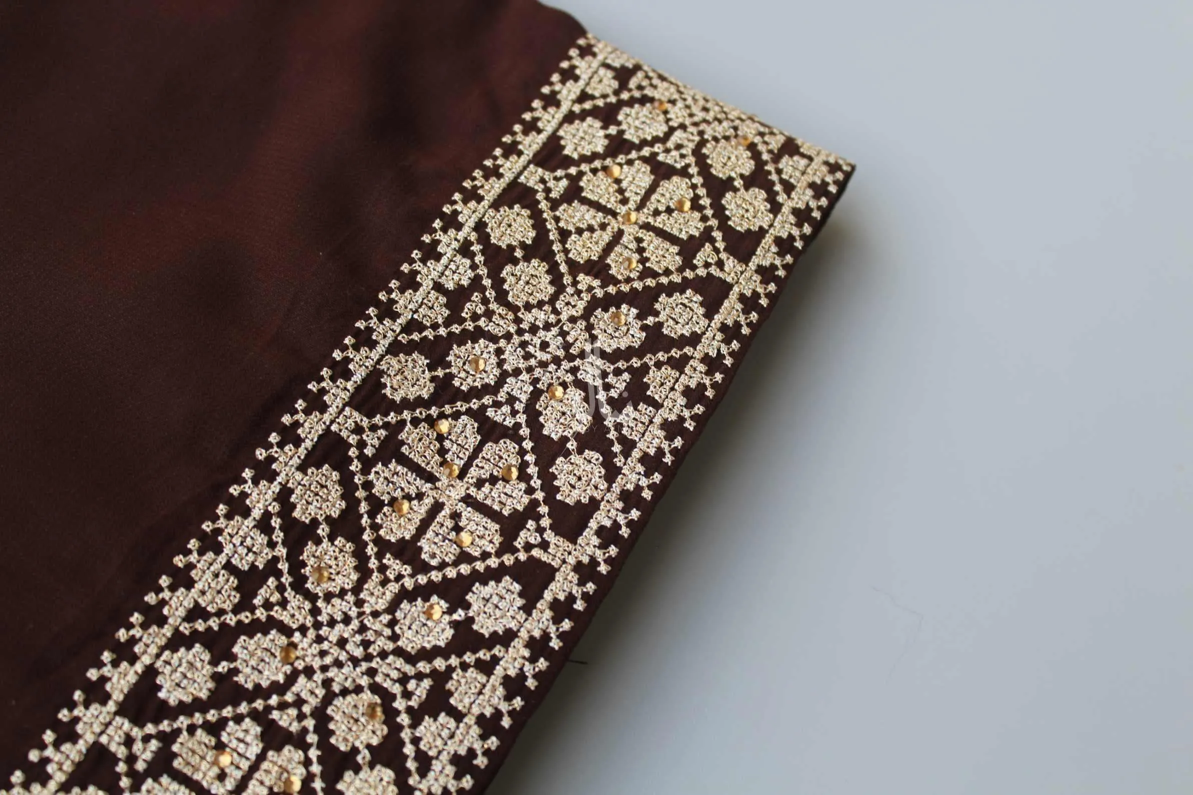 Graceful Zarri Embroidered Elegance