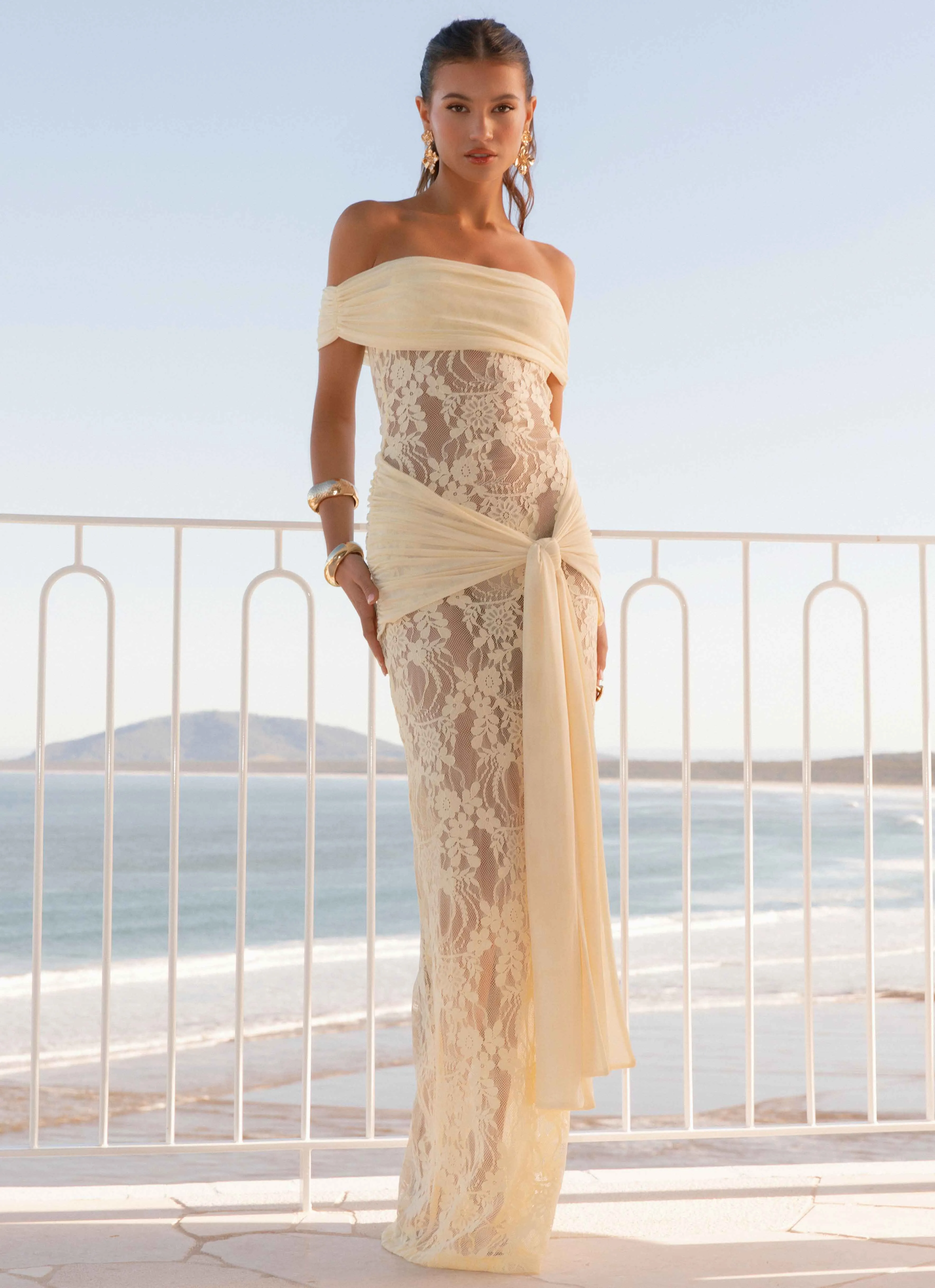 Simple Yet Elegant Red-Carpet Gracie Twist Maxi Dress - Yellow