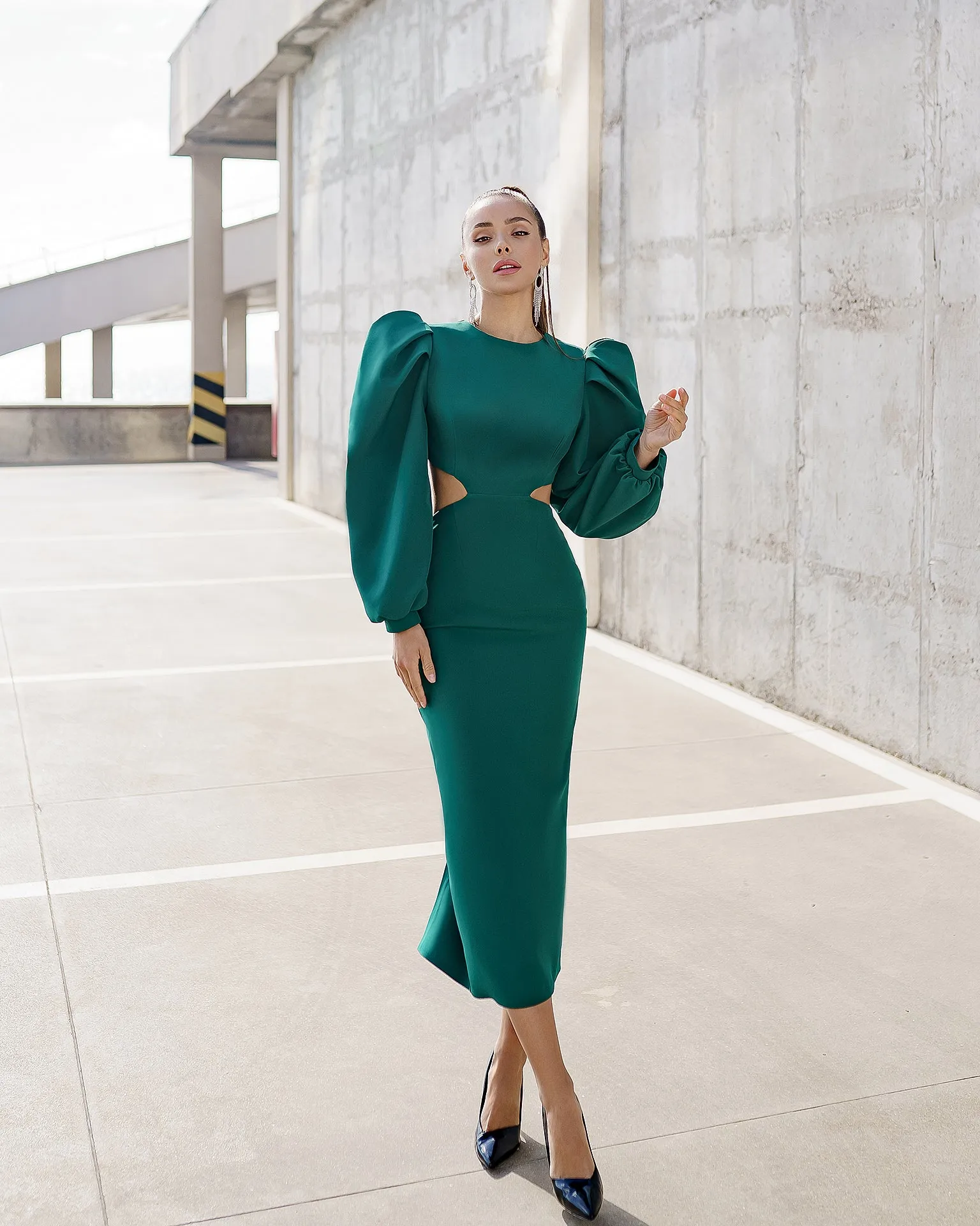 Green Backless Cut-Out Puff-Sleeve Midi Dress