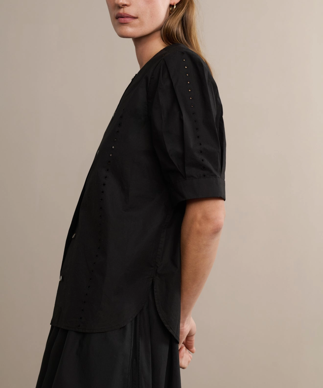 Harper Blouse FrictionFreeNeckline Sweat Absorbing Lining