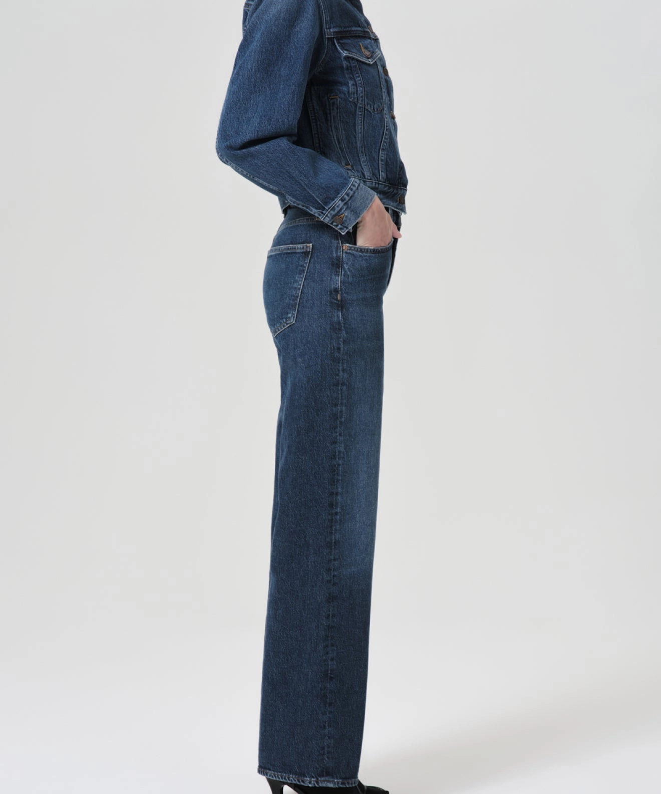 Harper Straight Jean Tagless label Layer Ready