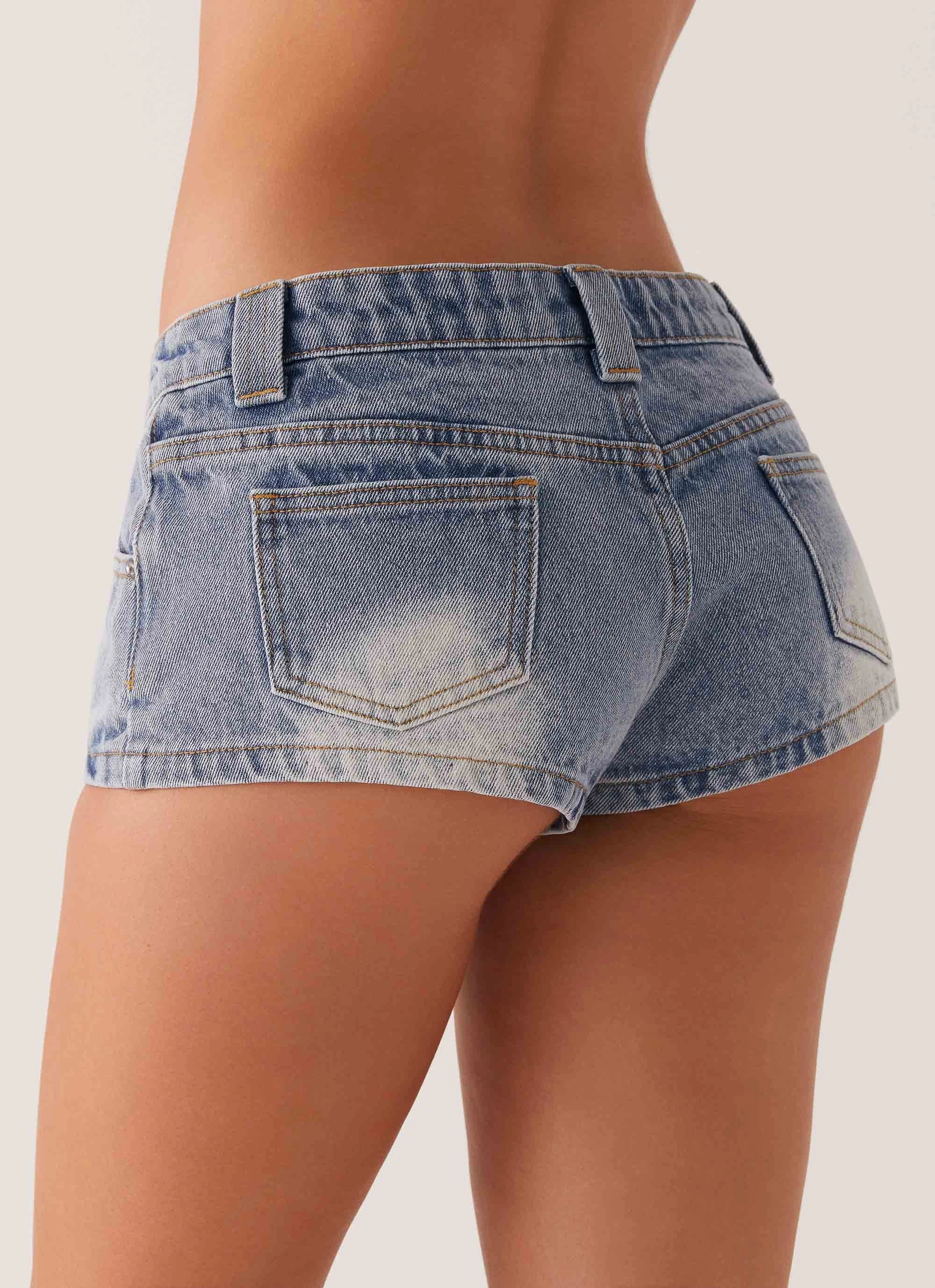 Timeless Comfort Fit Mesh Lined Headland Low Rise Denim Shorts - Light Wash Blue
