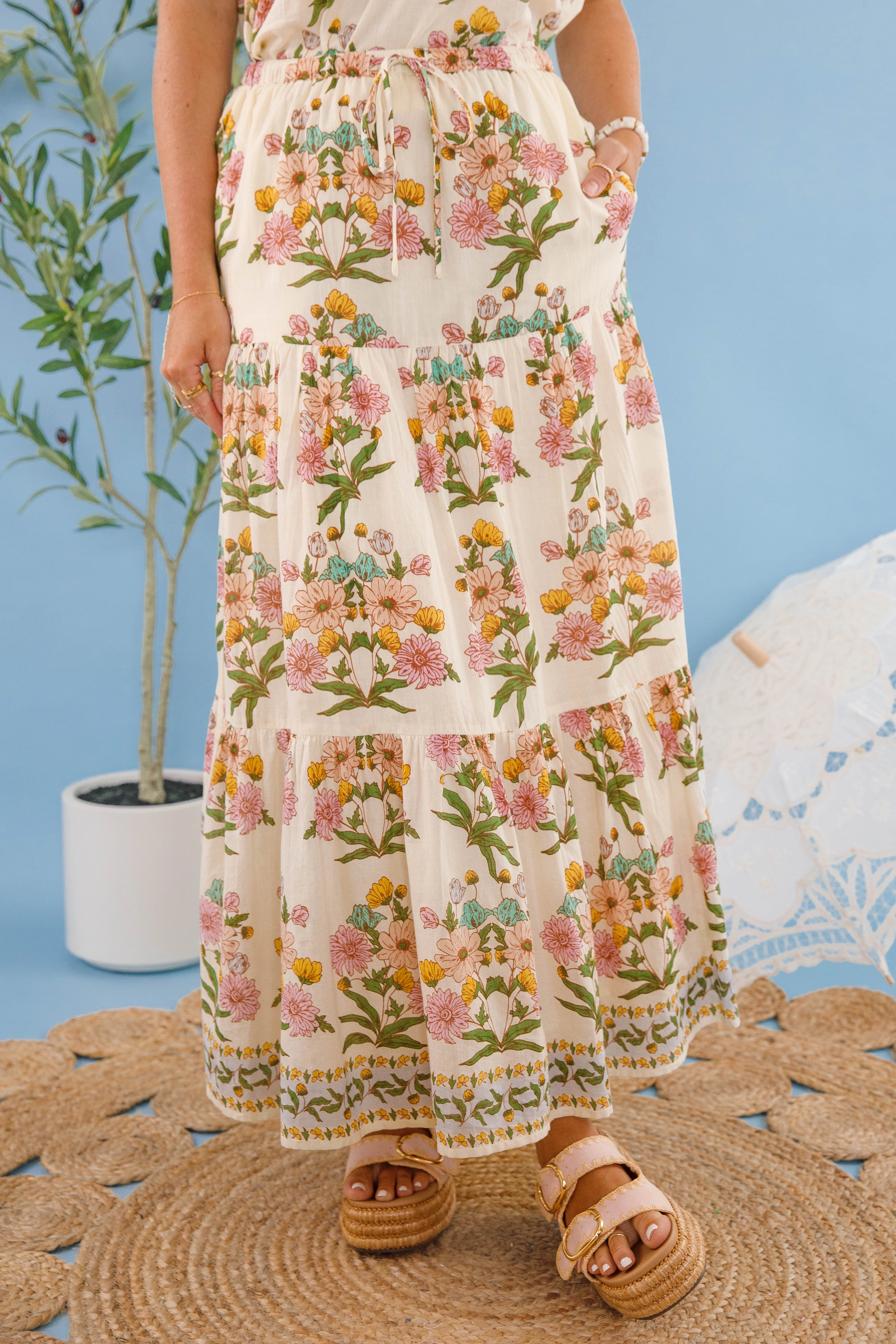 Stretchable Waist Hollycrest Midi Skirt