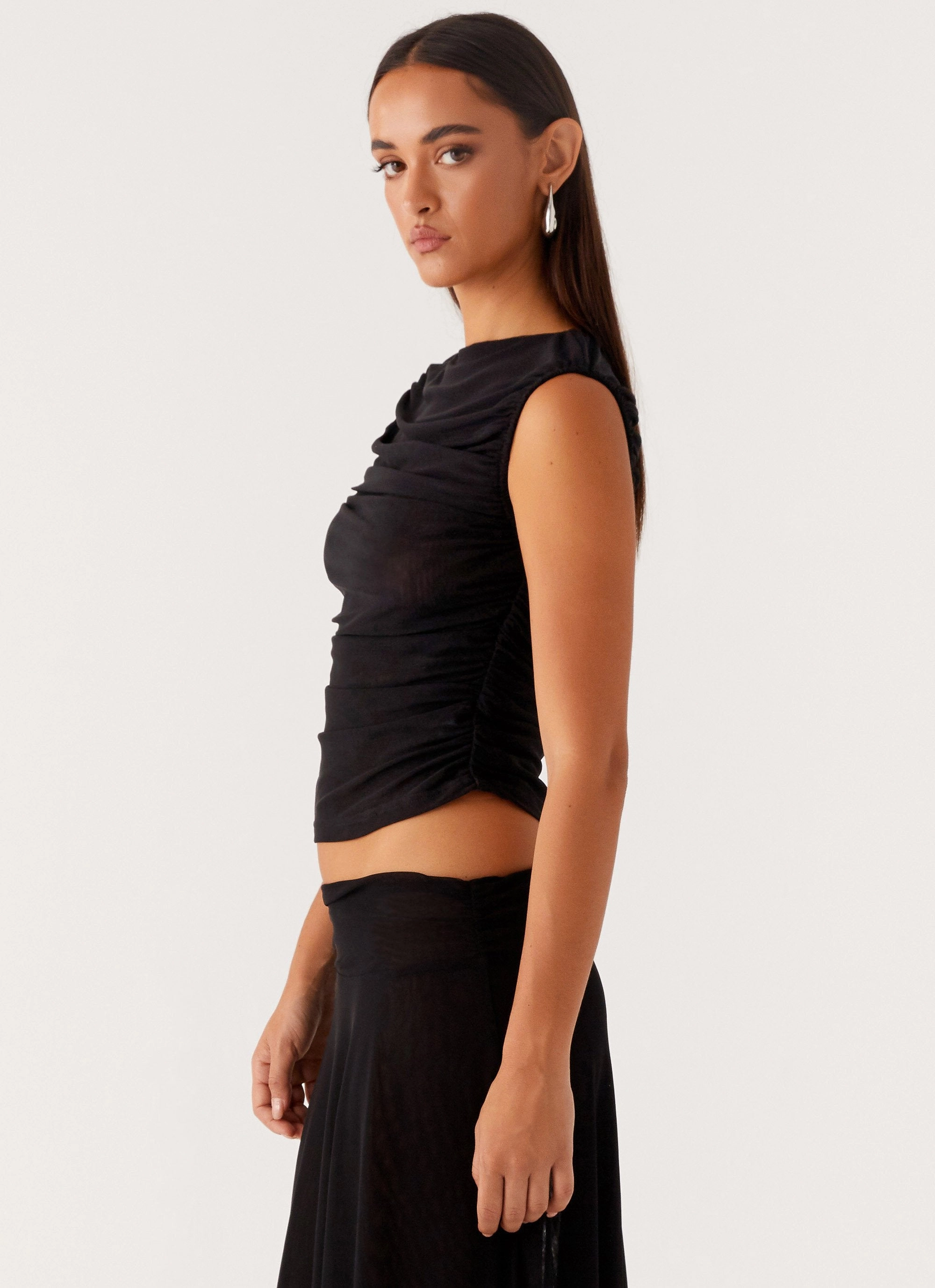 DurableDoubleLayeredHem Wrinkle Resistant Texture In The Atmosphere Mesh Top - Black