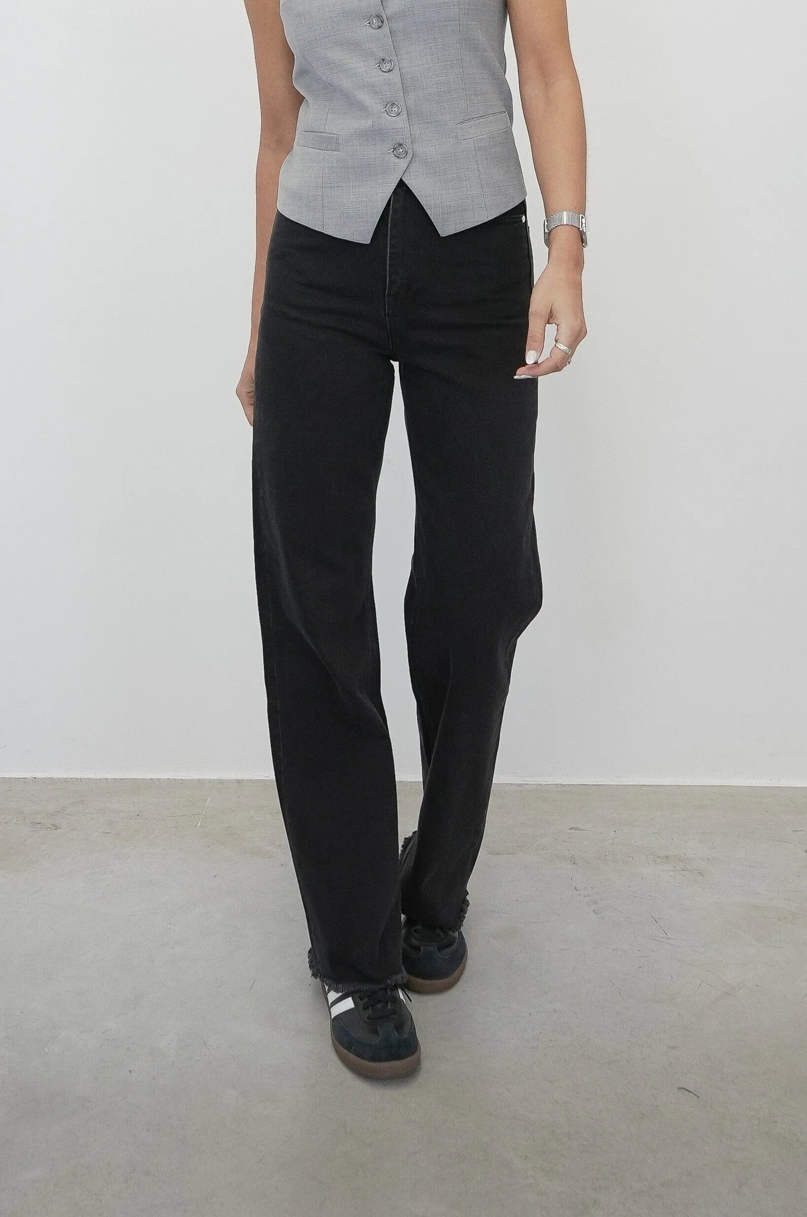 JAINE LOOSE STRAIGHT JEANS IN FADED BLACK